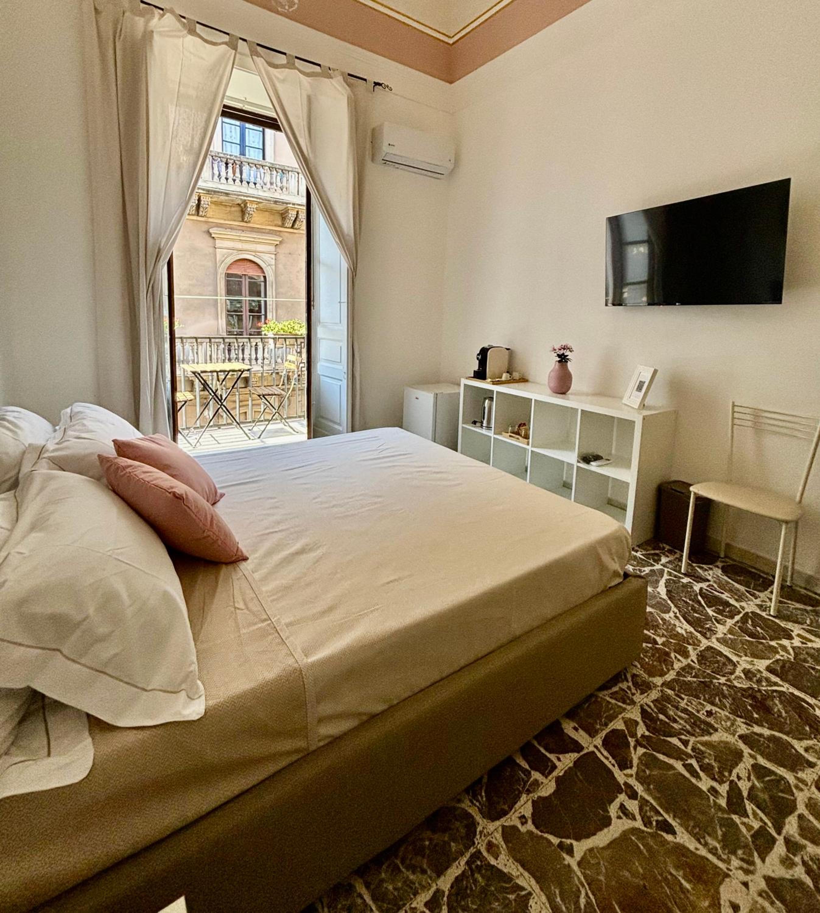 Double Room with Private External Bathroom