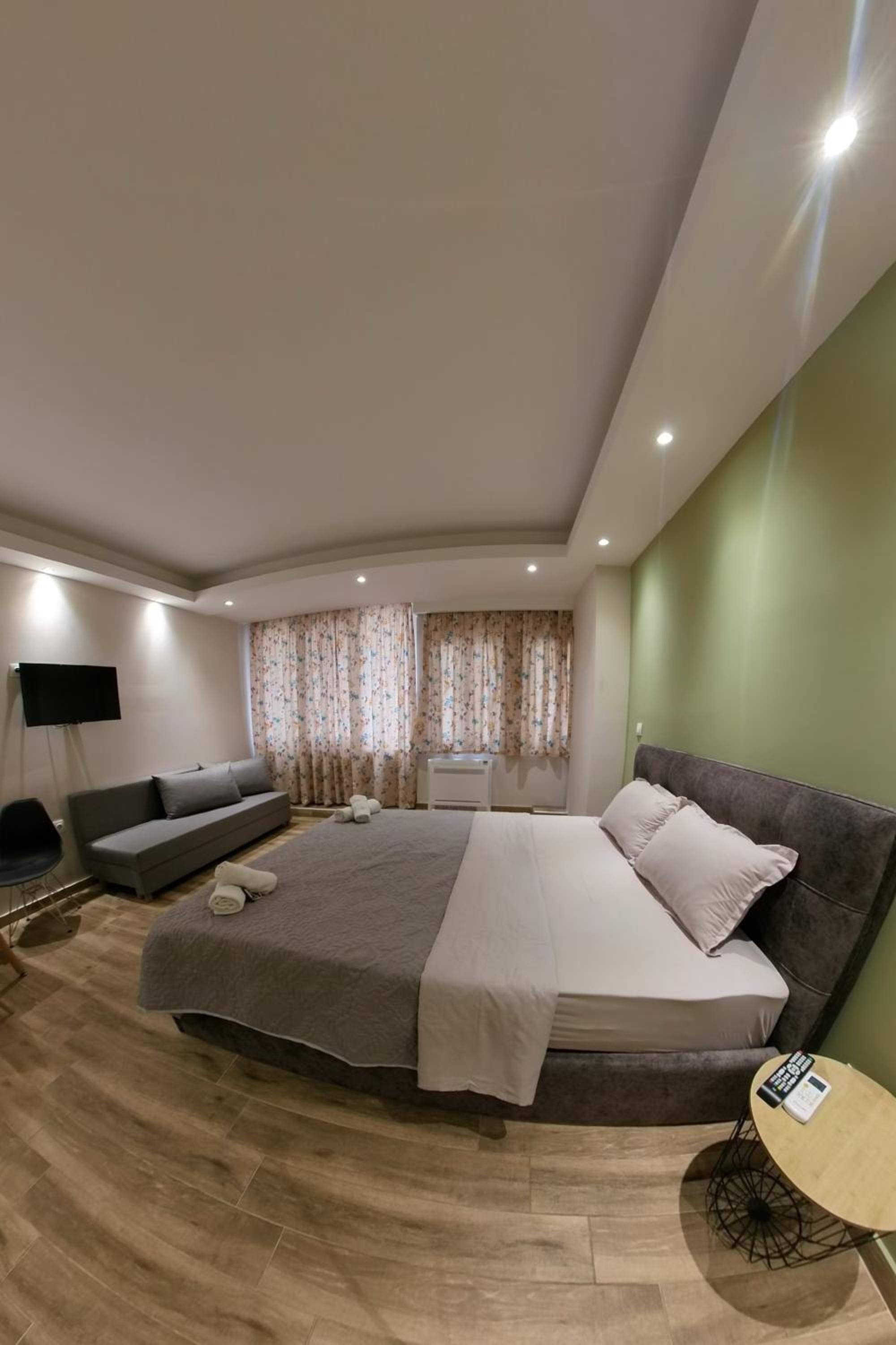 Deluxe One-Bedroom Apartment