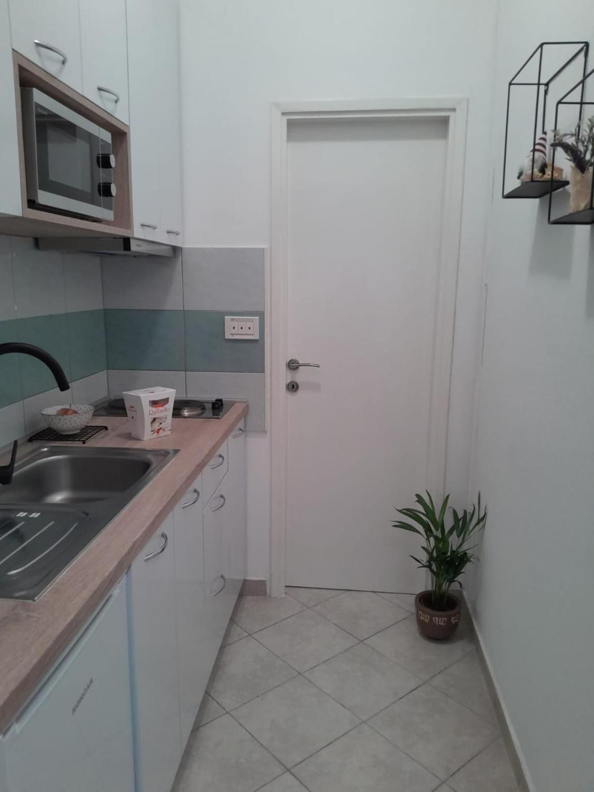 Studio Apartment - Photo 15