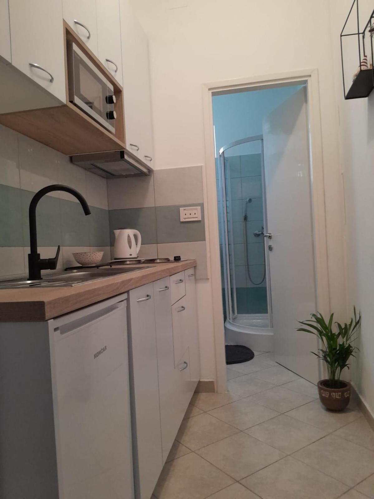 Studio Apartment - Photo 17