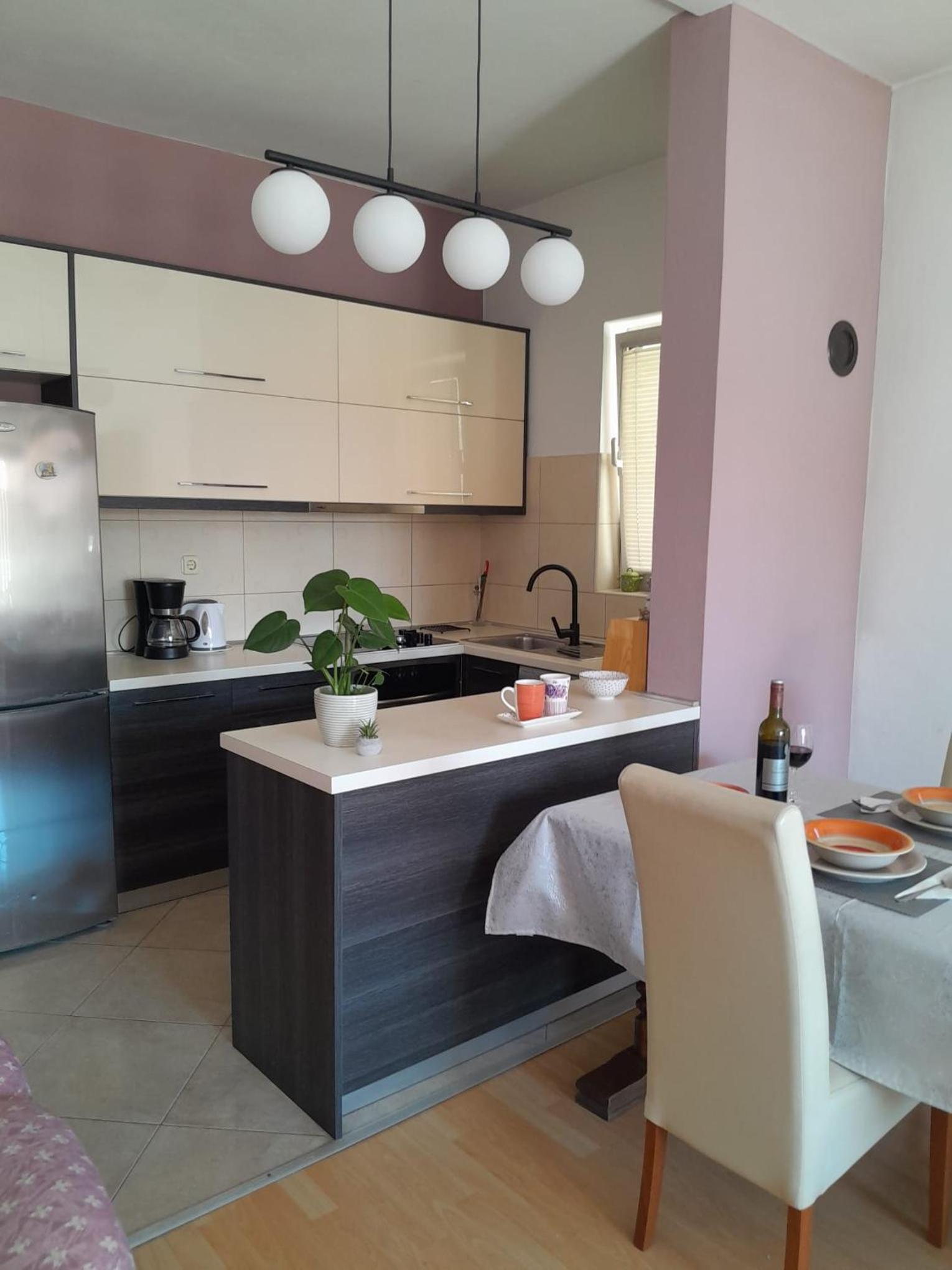 Apartment with Balcony - Photo 6