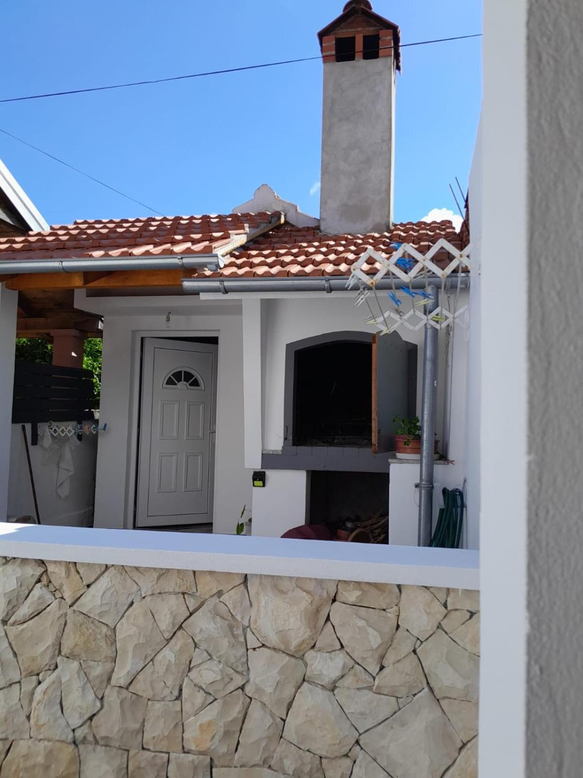Apartment with Balcony - Photo 8