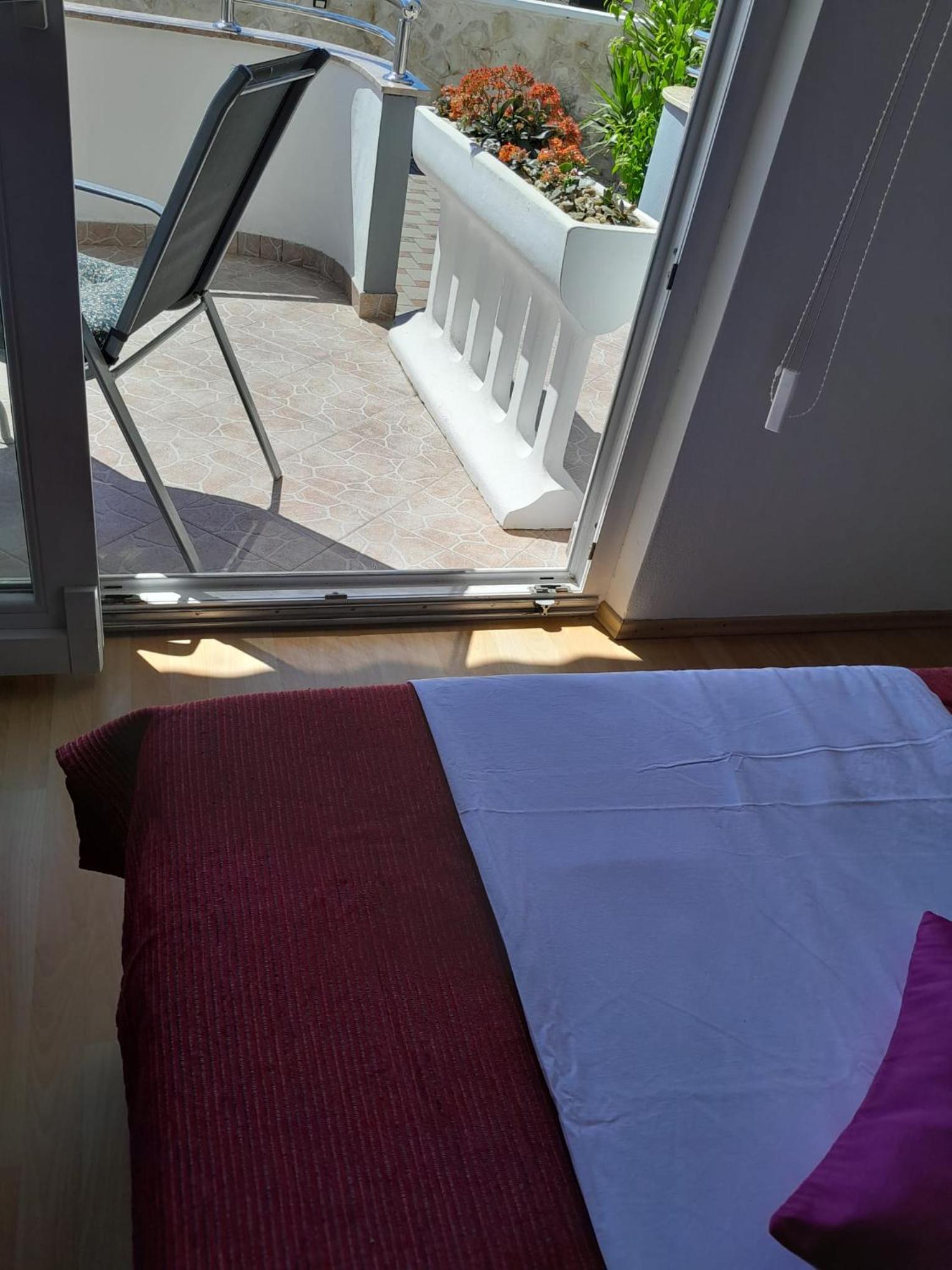 Apartment with Balcony - Photo 10