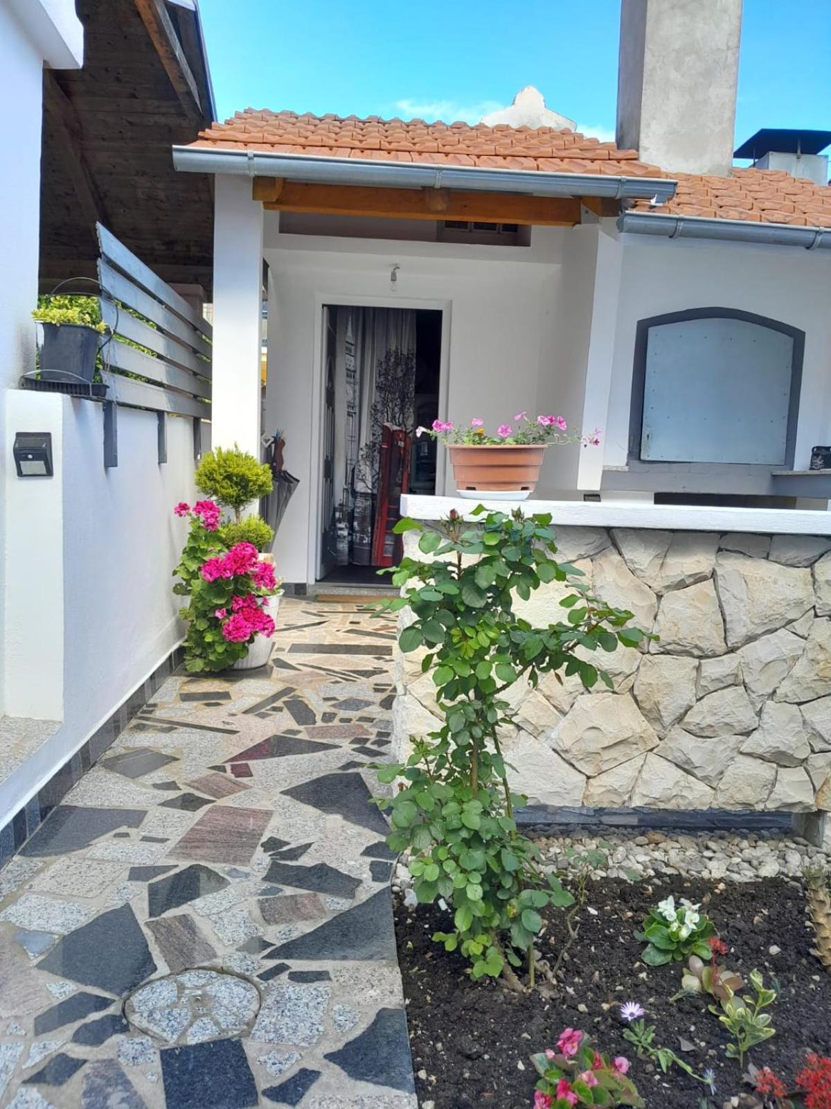Apartment with Balcony - Photo 15