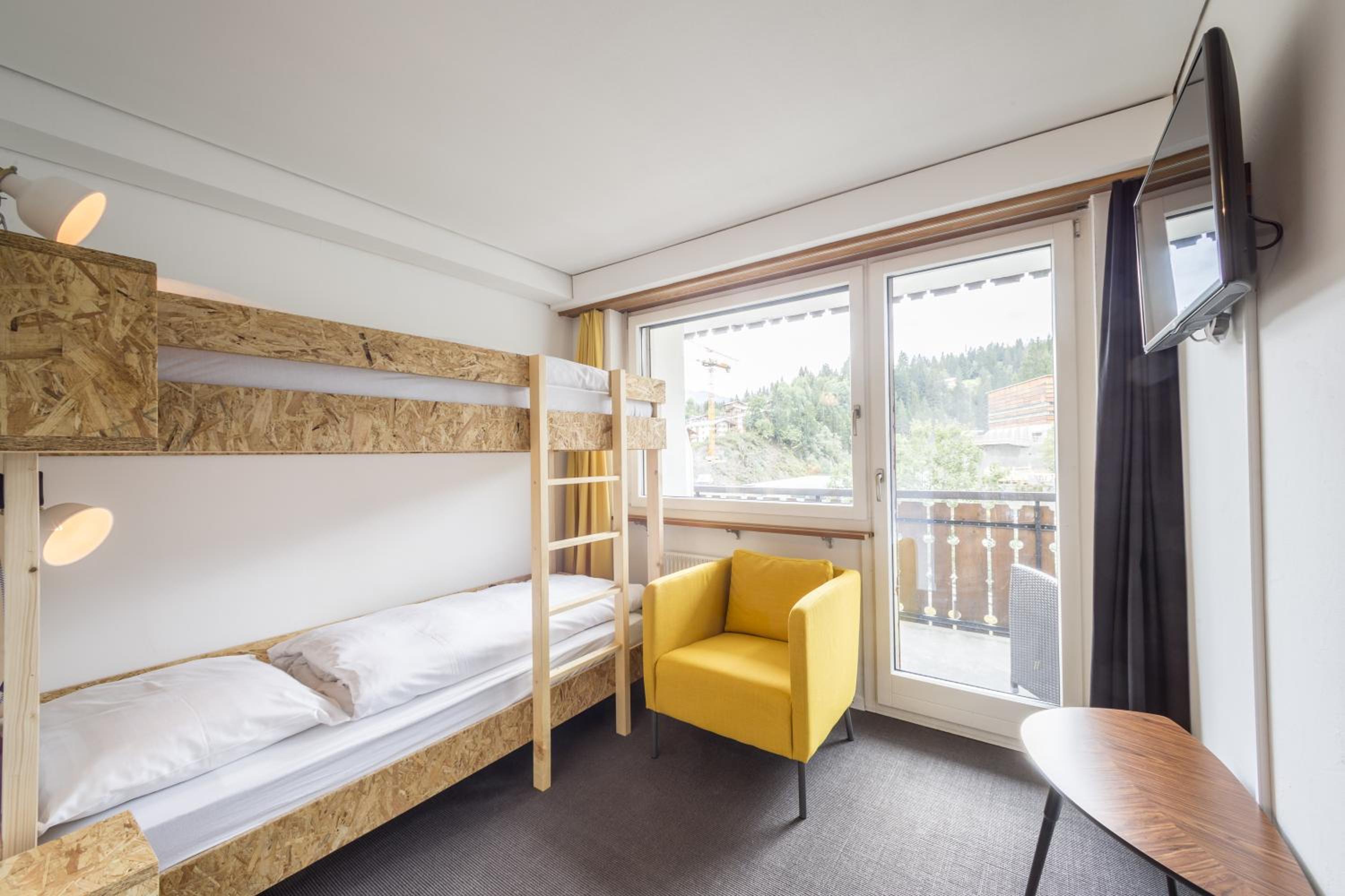 Budget Twin Room with Bunk Bed - Photo 7