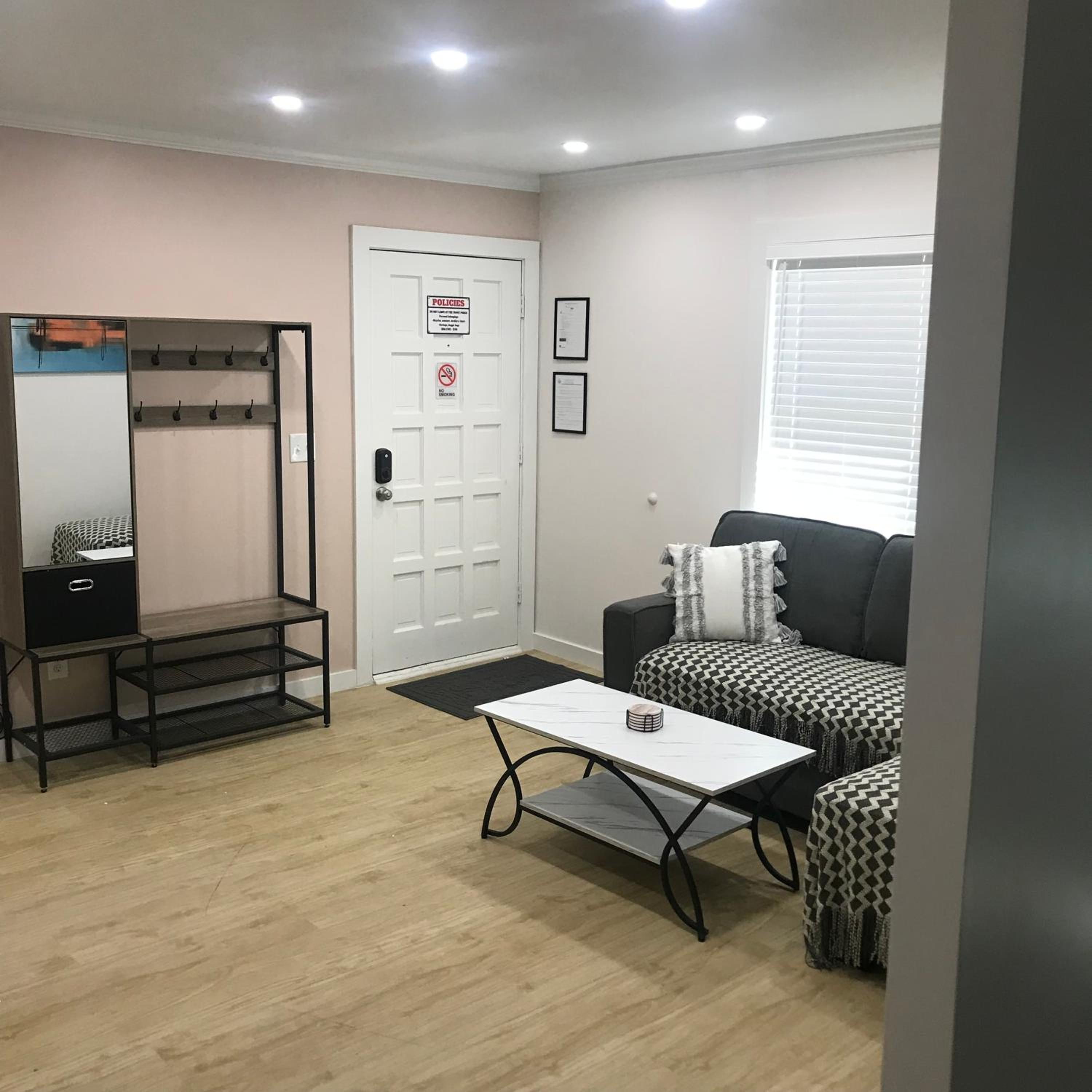 One-Bedroom Apartment photo 2