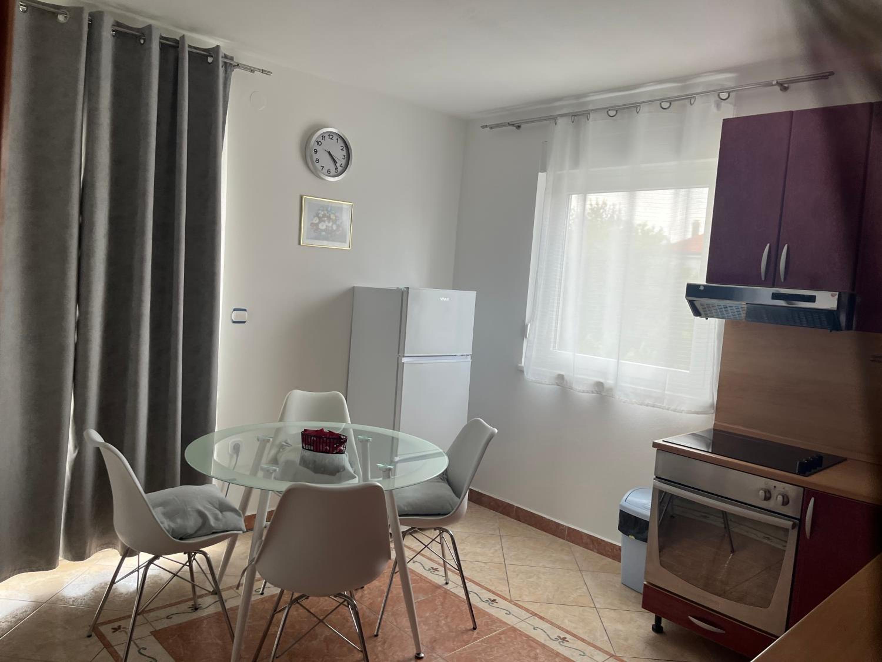 Two-Bedroom Apartment with Balcony - Photo 5
