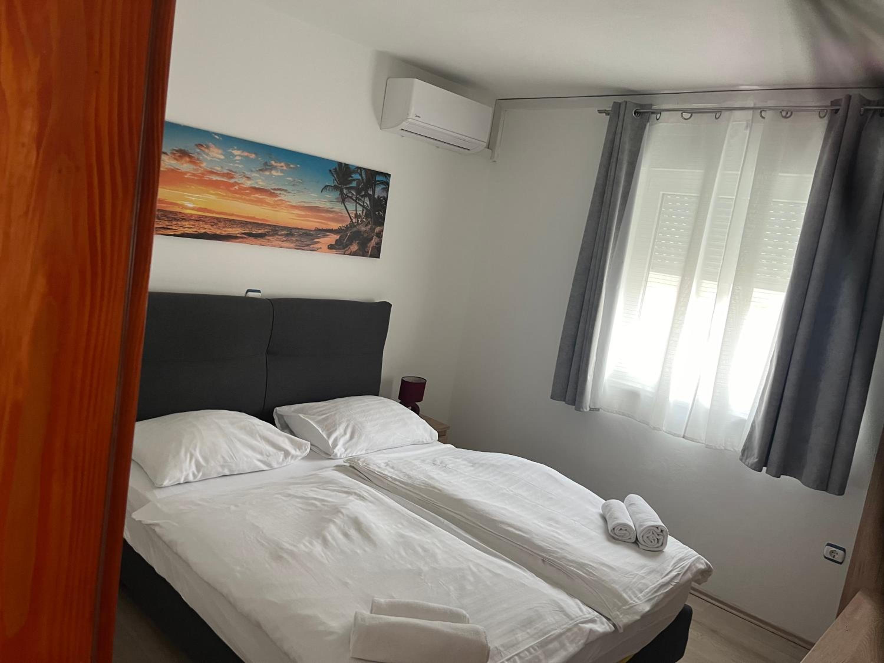Two-Bedroom Apartment with Balcony - Photo 7