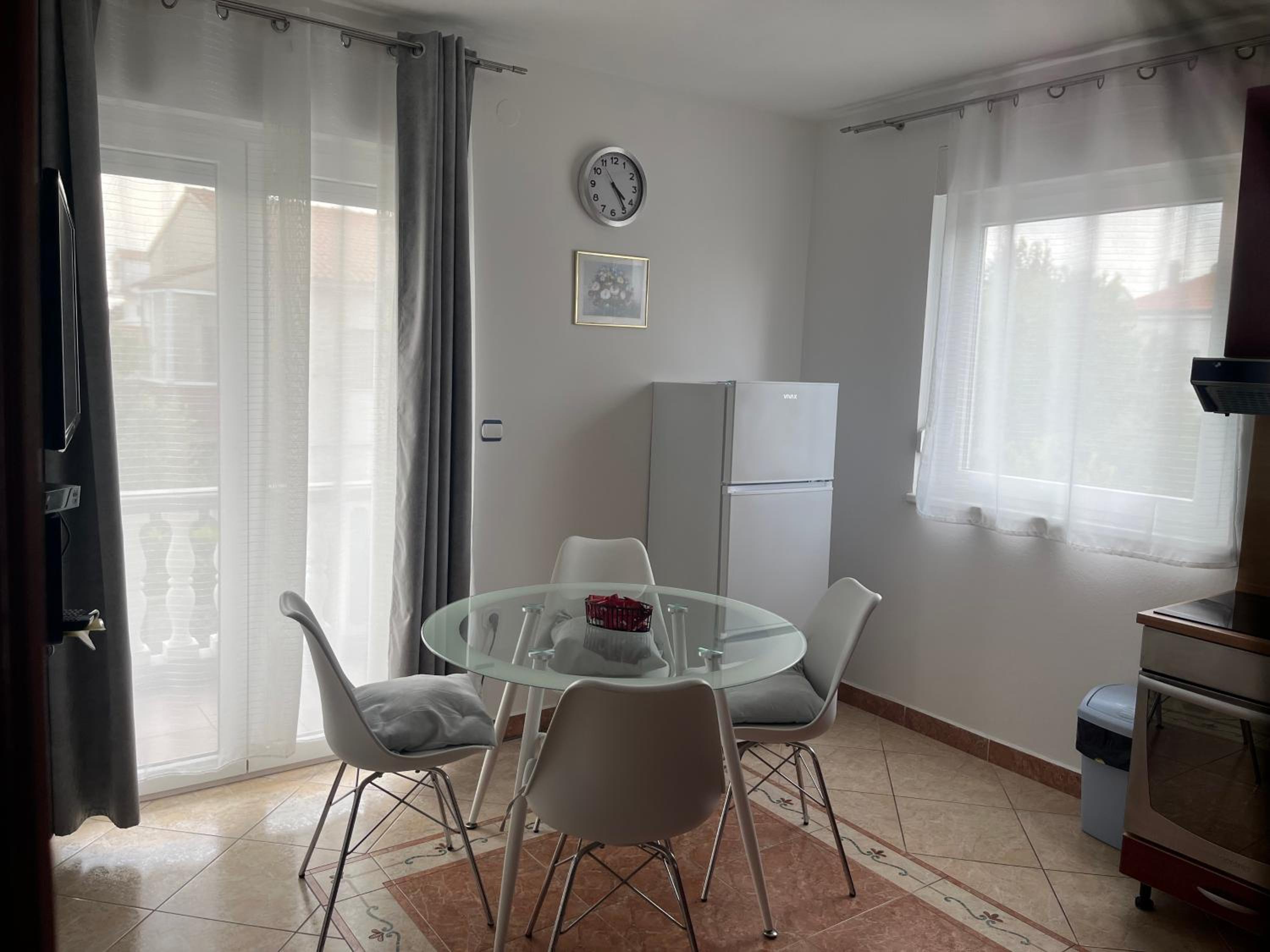 Two-Bedroom Apartment with Balcony - Photo 6