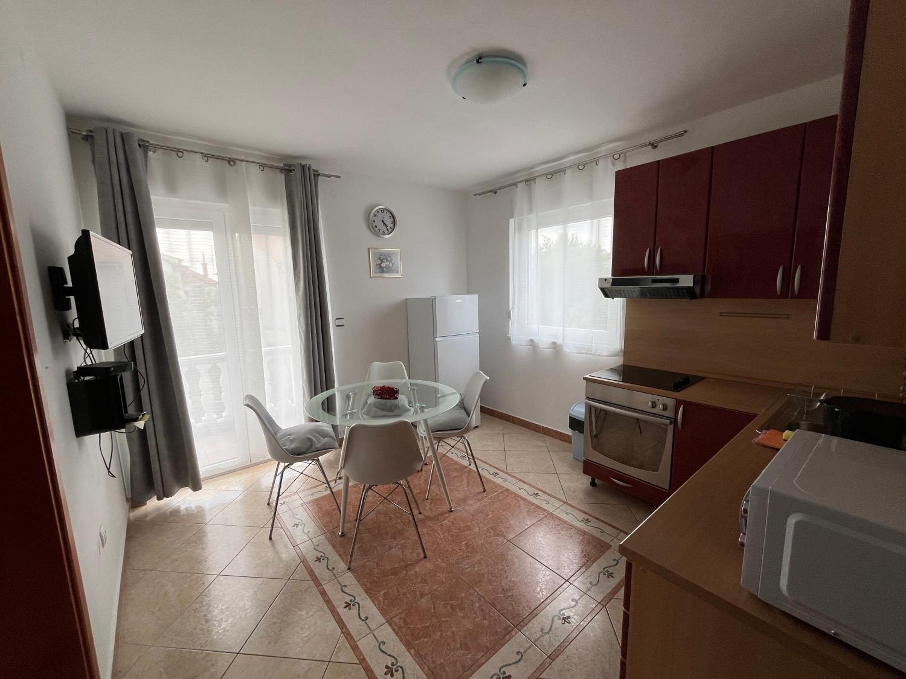 Two-Bedroom Apartment with Balcony - Photo 8