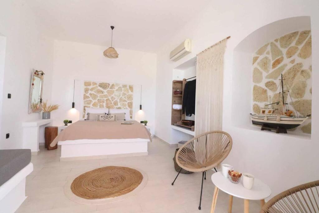 One-Bedroom House photo 1