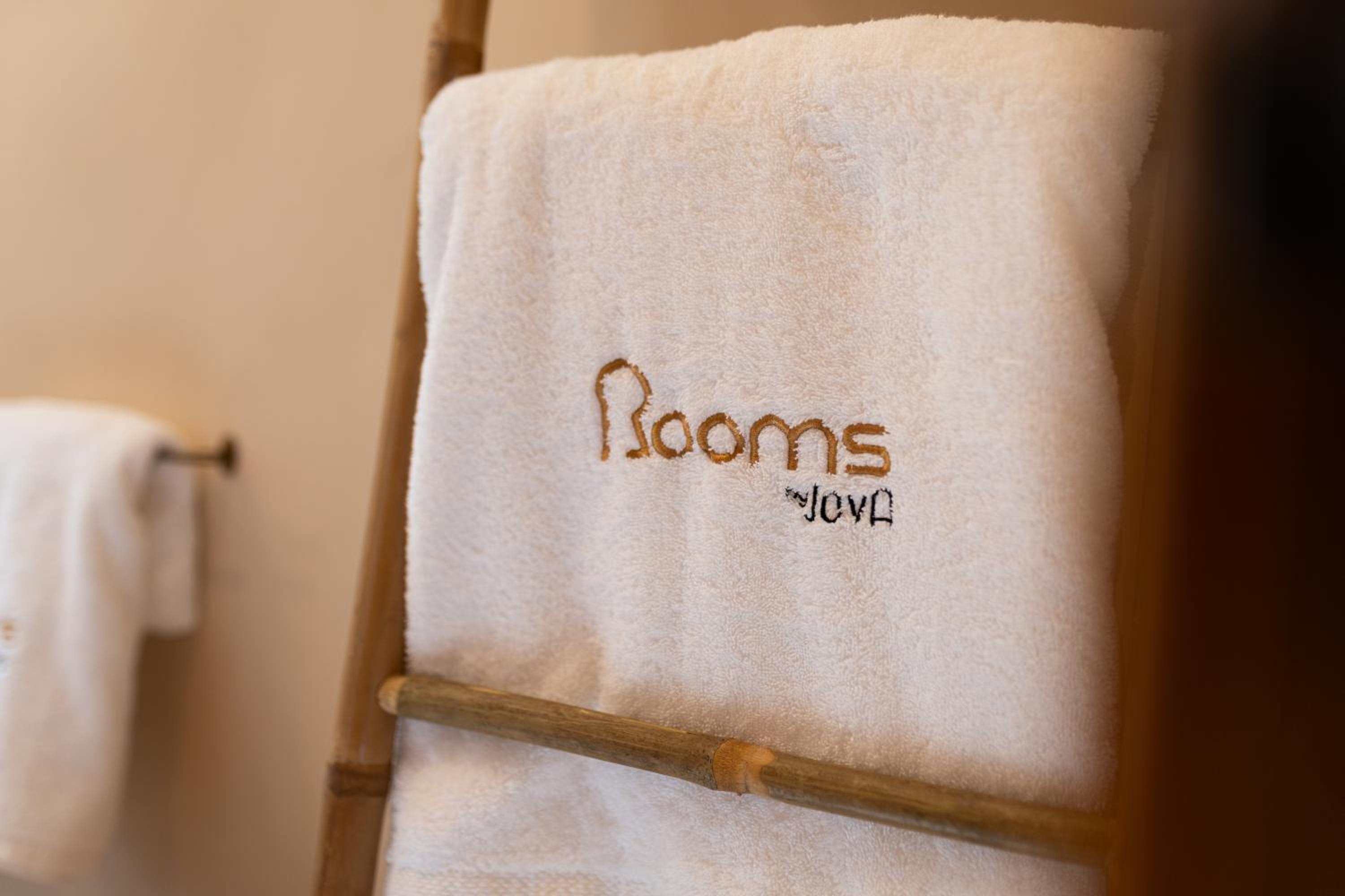 Double Room with Balcony - Photo 3