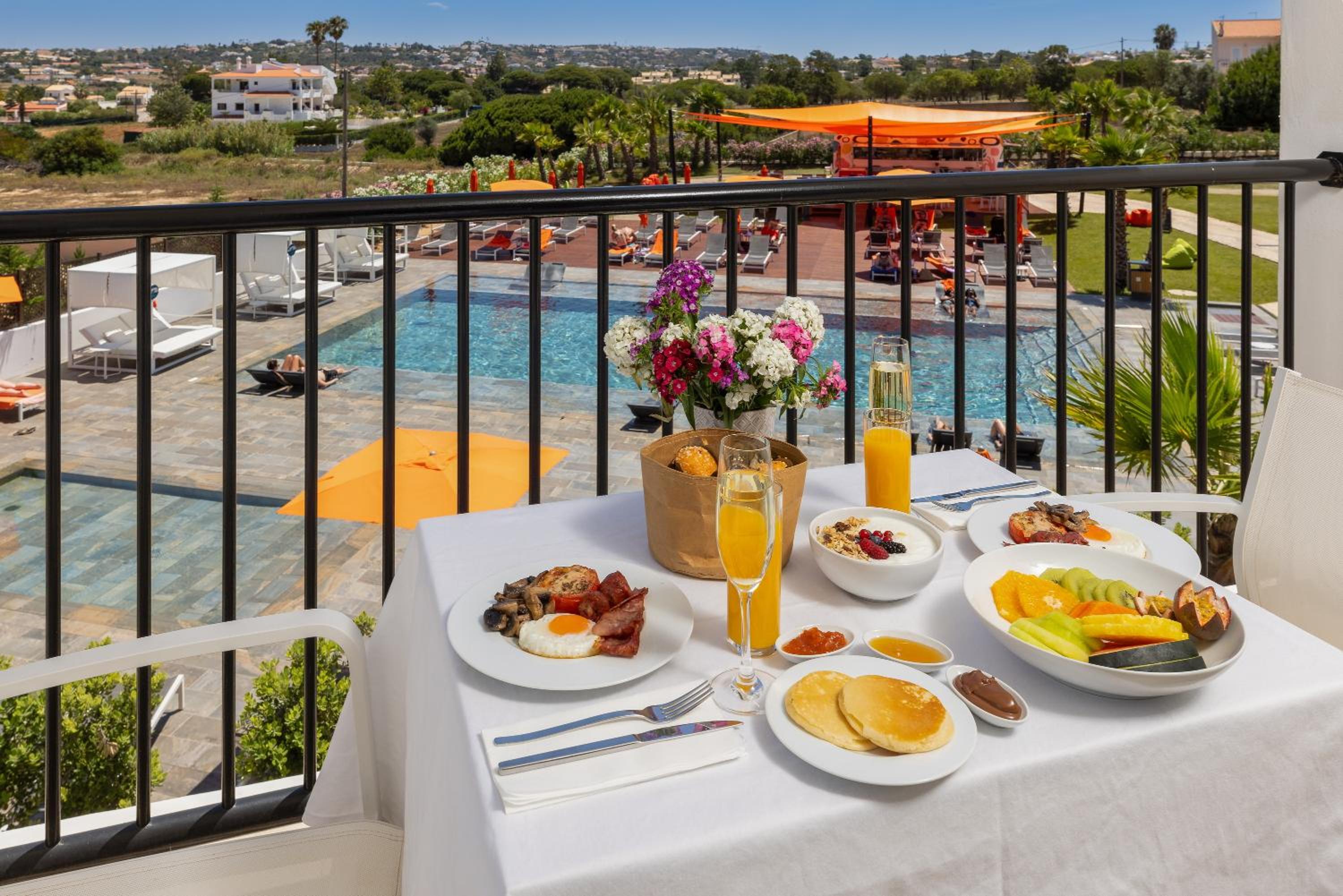 Superior Double or Twin Room with Pool View - Photo 8