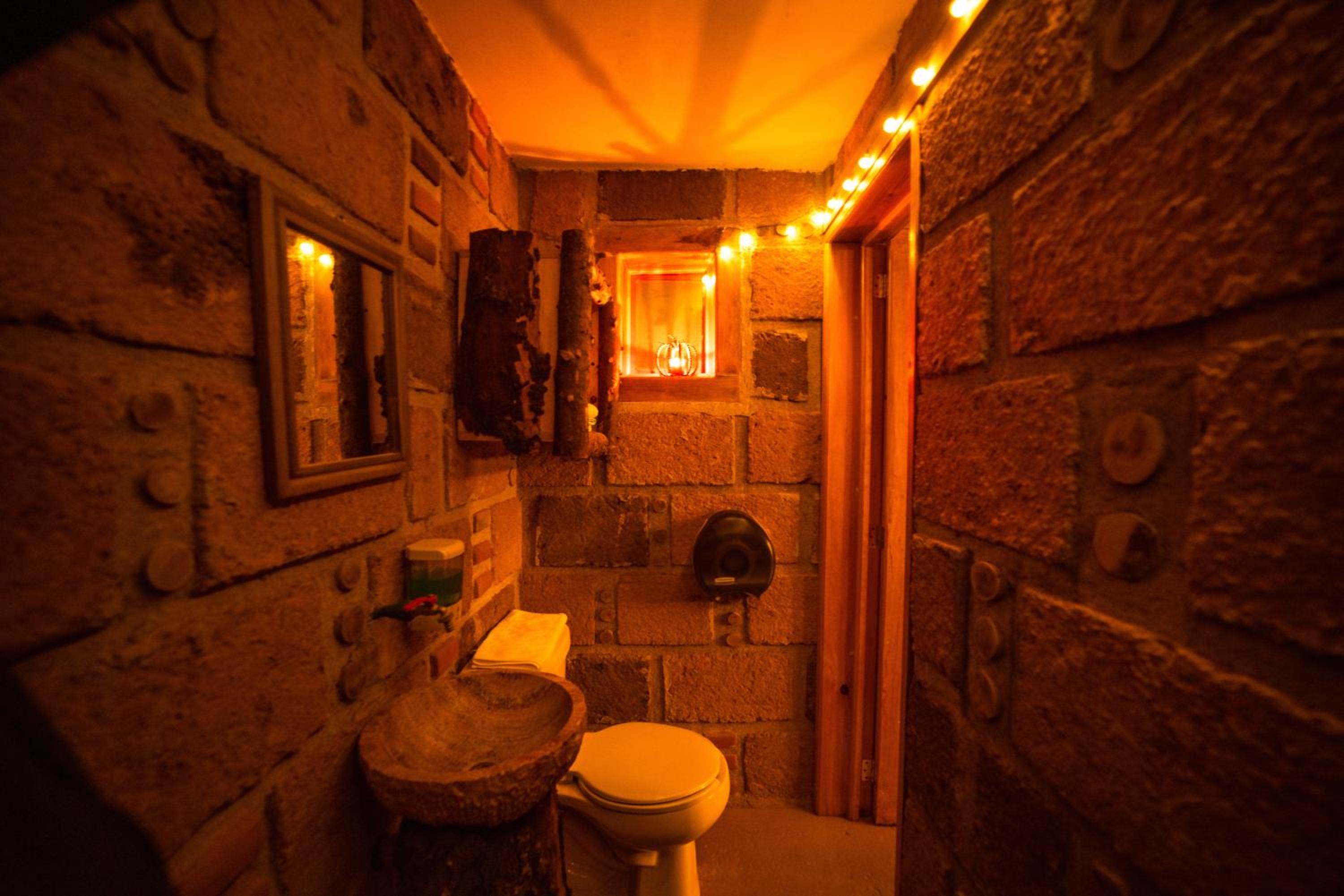 Quadruple Room with Private Bathroom photo 3