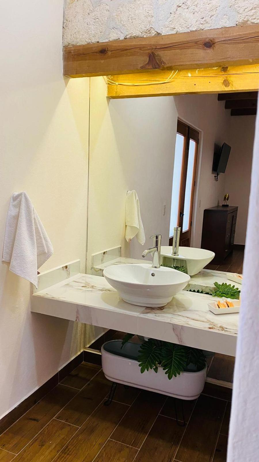 Suite with Hot Tub photo 2