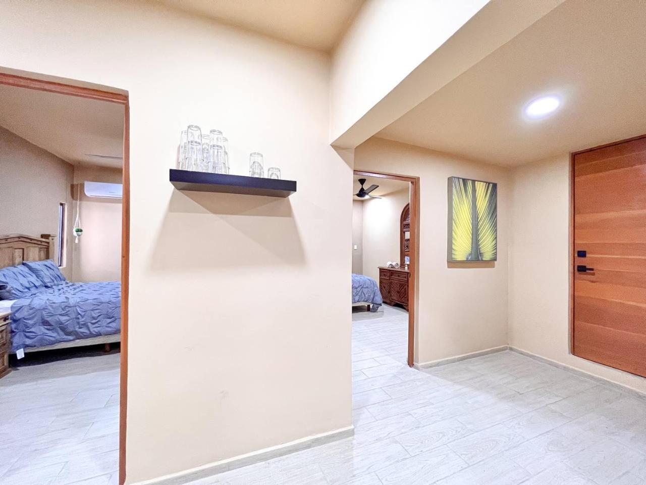 Five-Bedroom House photo 1
