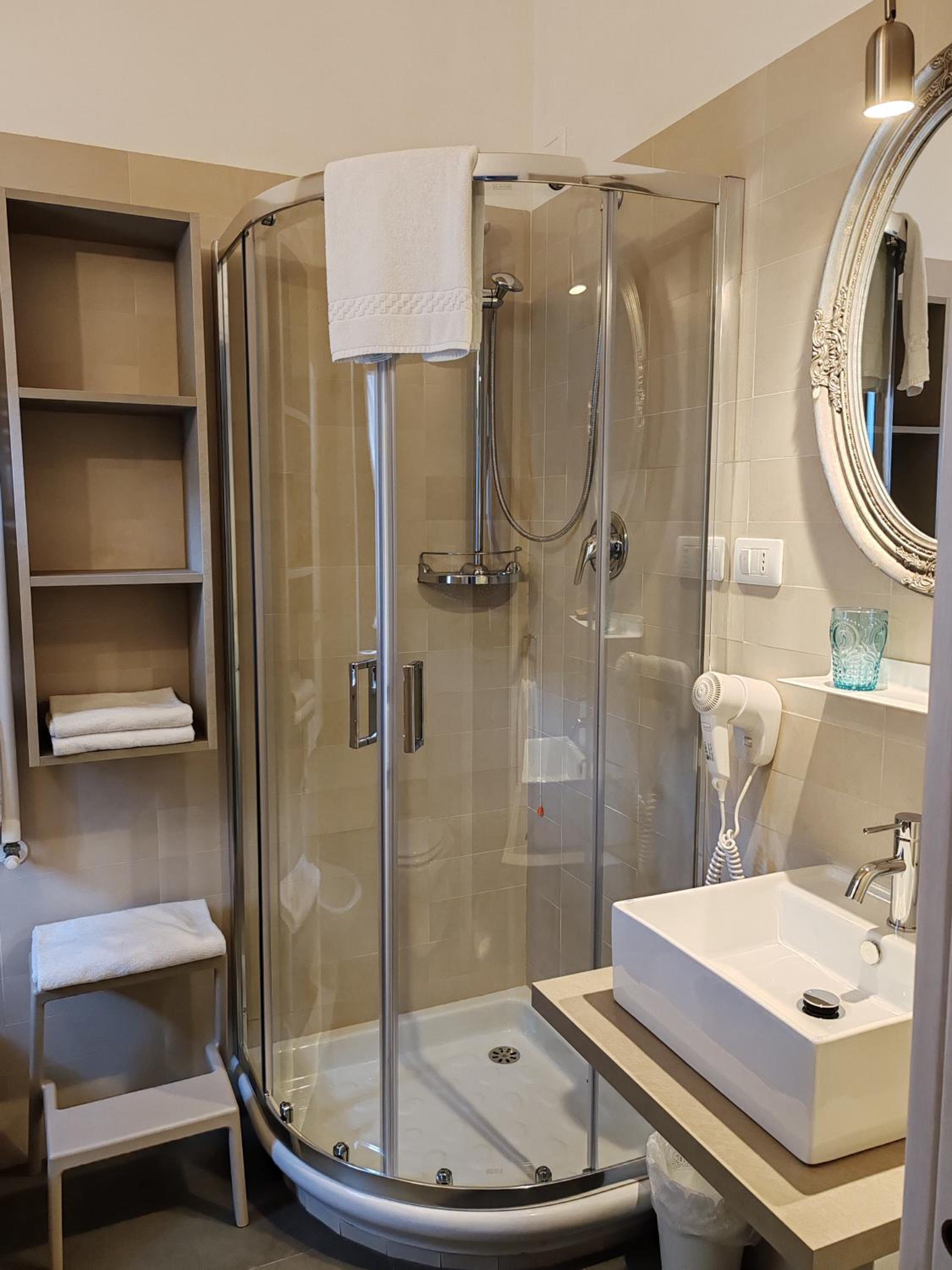 Superior Double or Twin Room - Photo 8