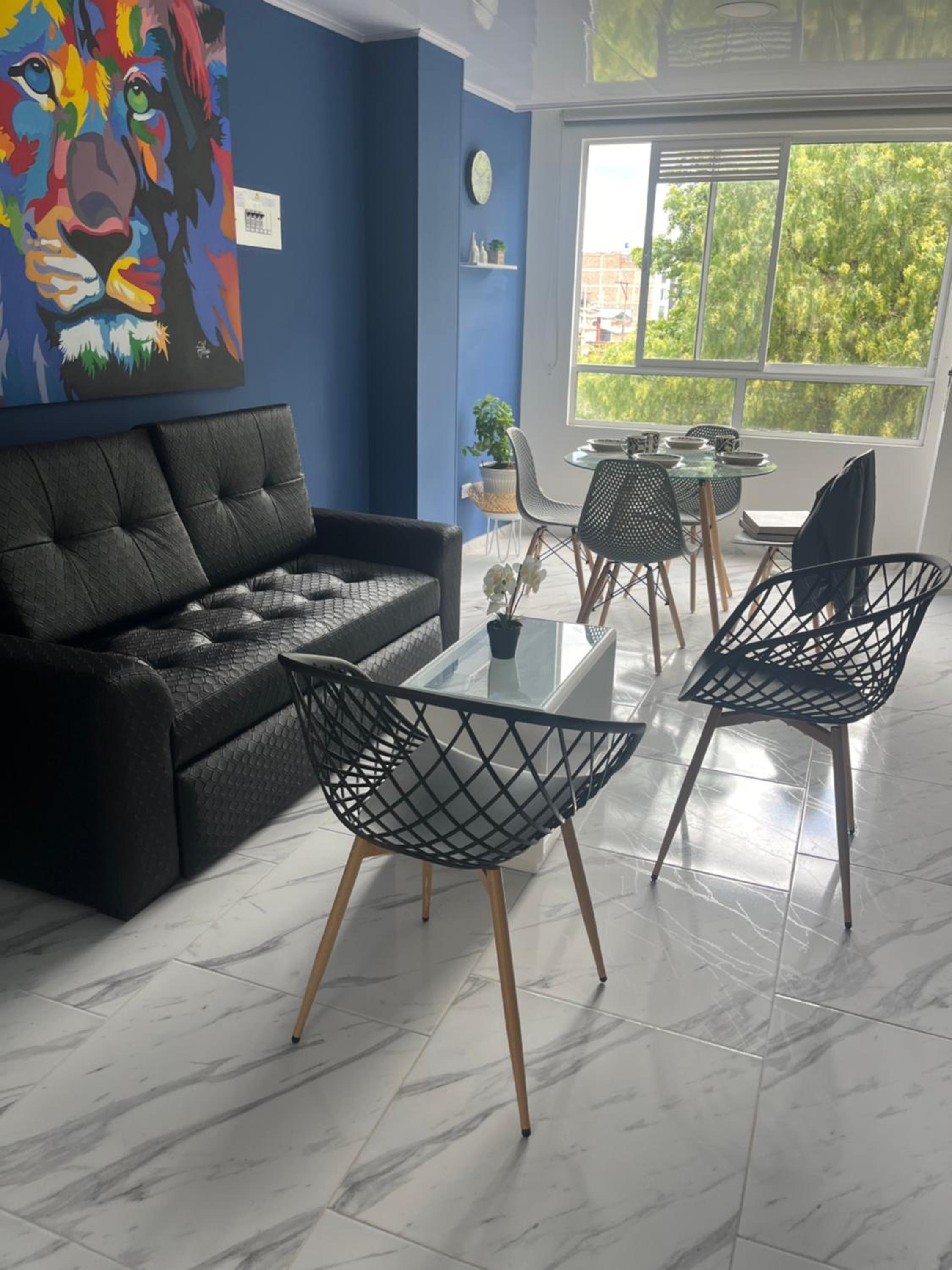 Deluxe One-Bedroom Apartment with City View photo 2