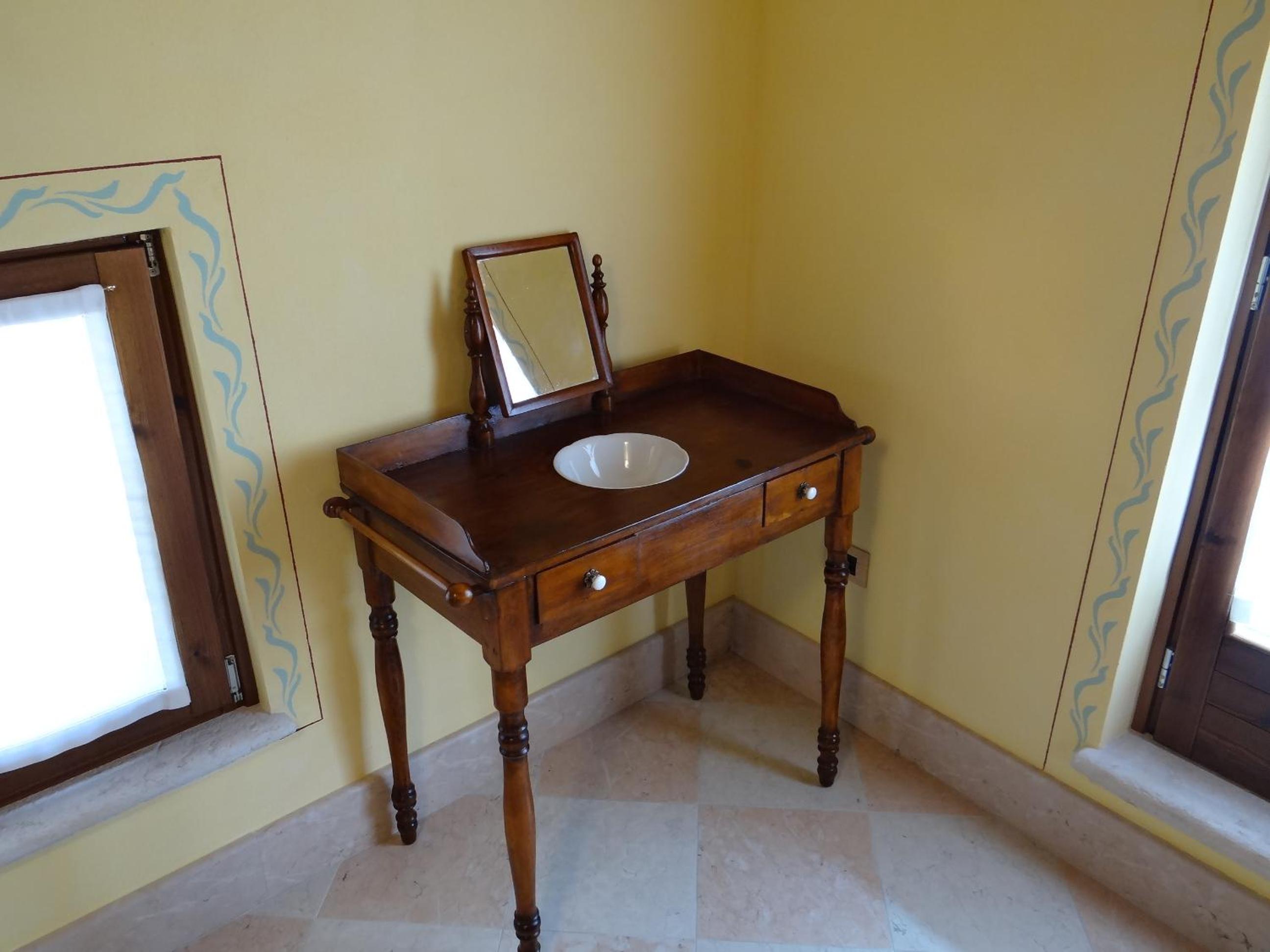 King Room with Spa Bath - Photo 2