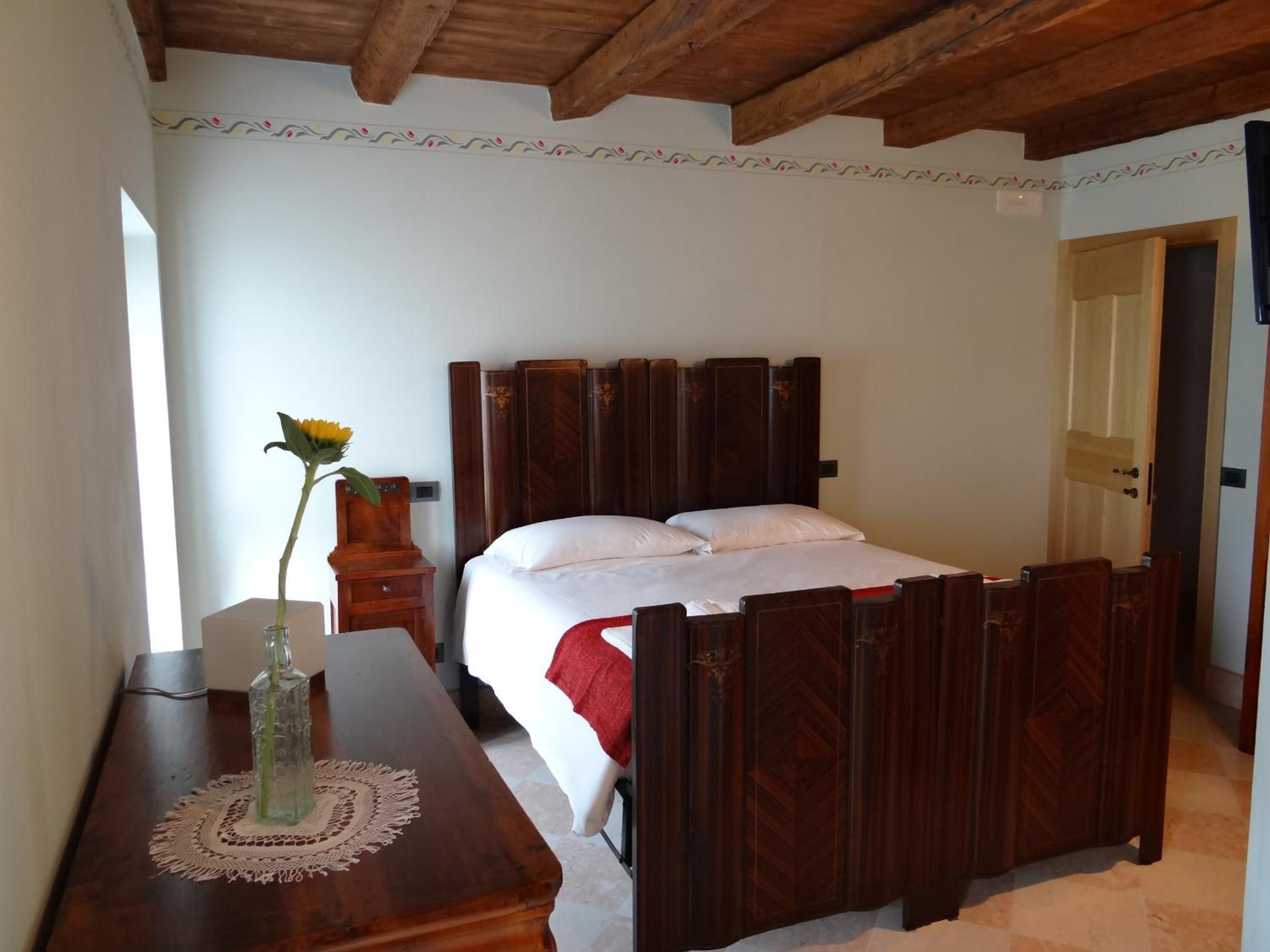 Double Room with Private Bathroom - Photo 3