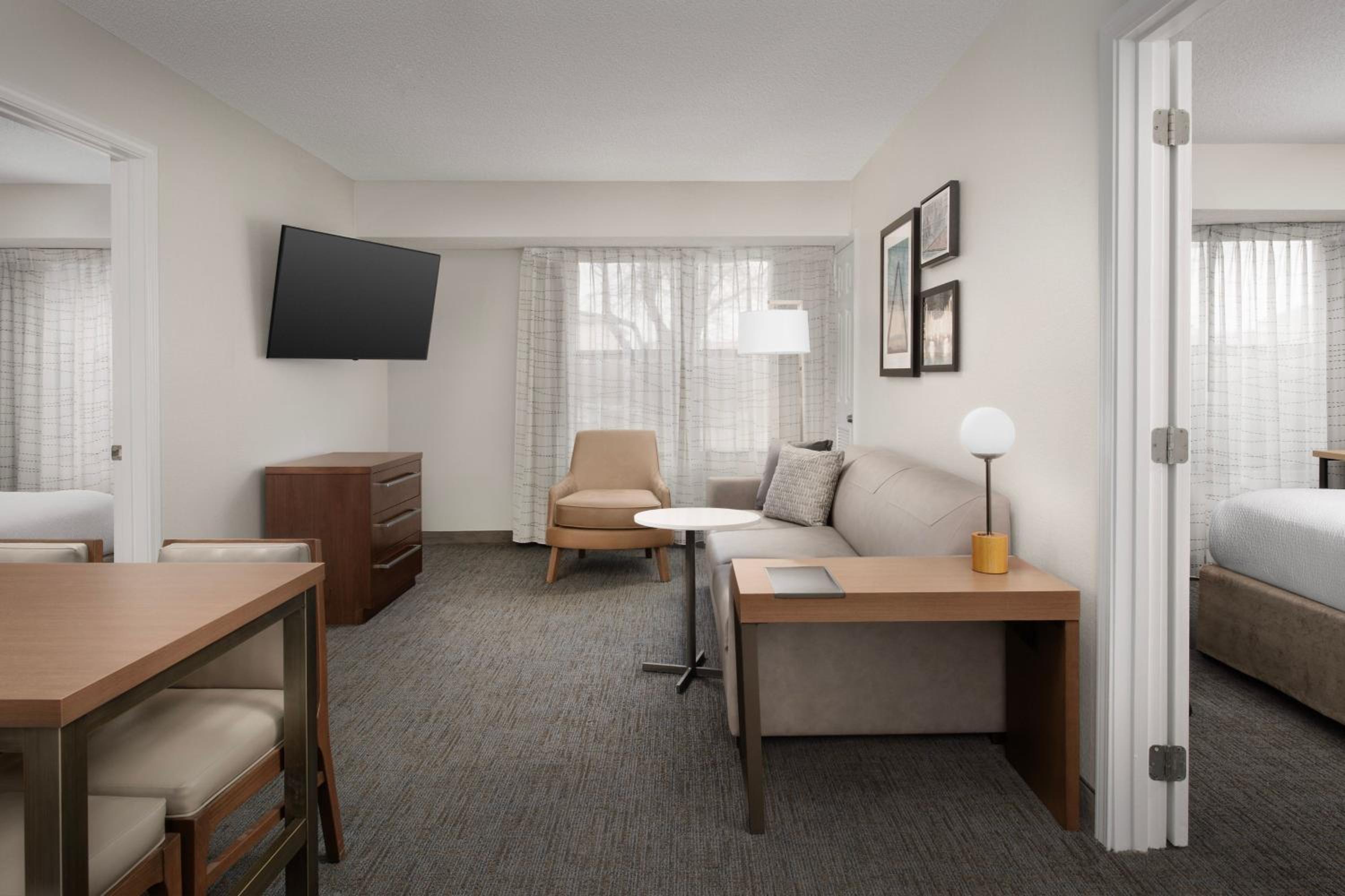Two-Bedroom Suite - Photo 2