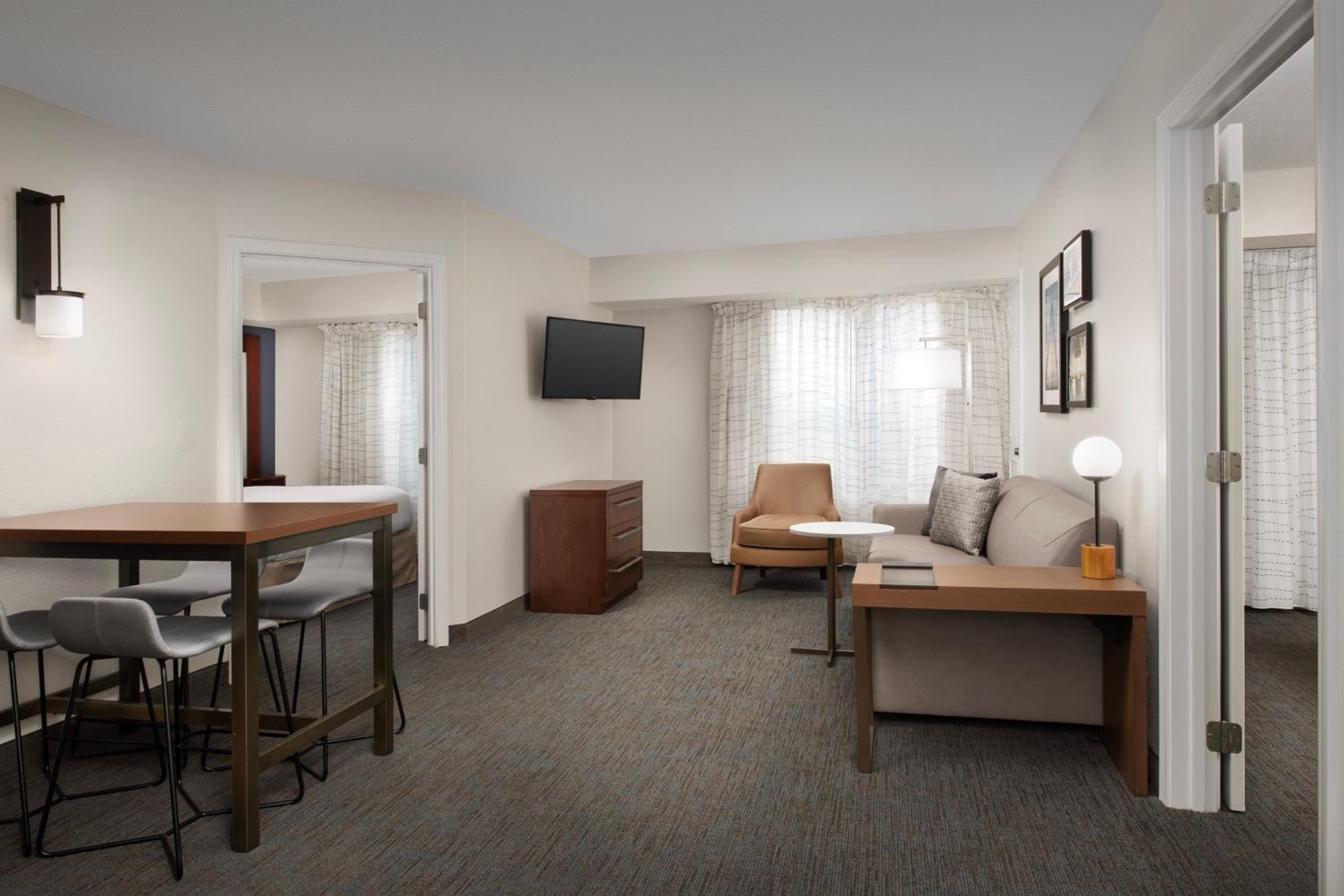 Two-Bedroom Suite - Photo 3