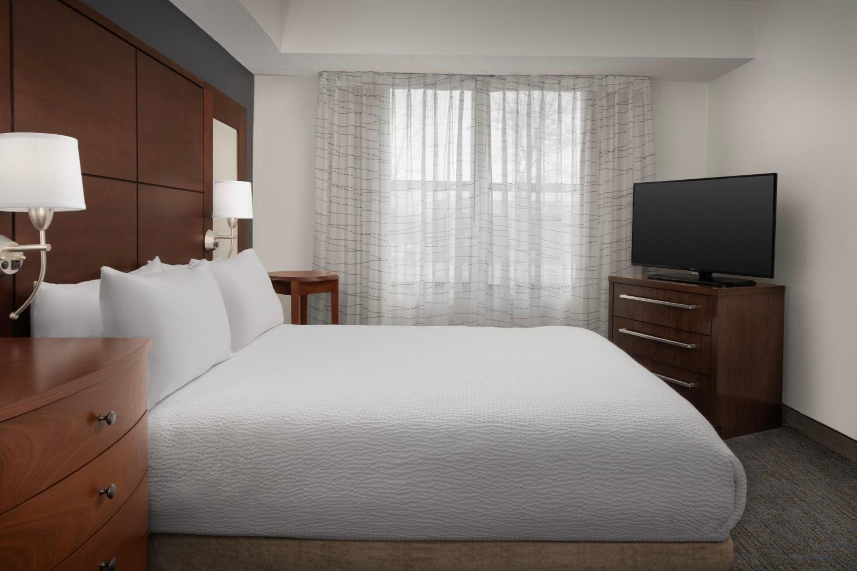 One-Bedroom Suite with Sofa Bed - Photo 9