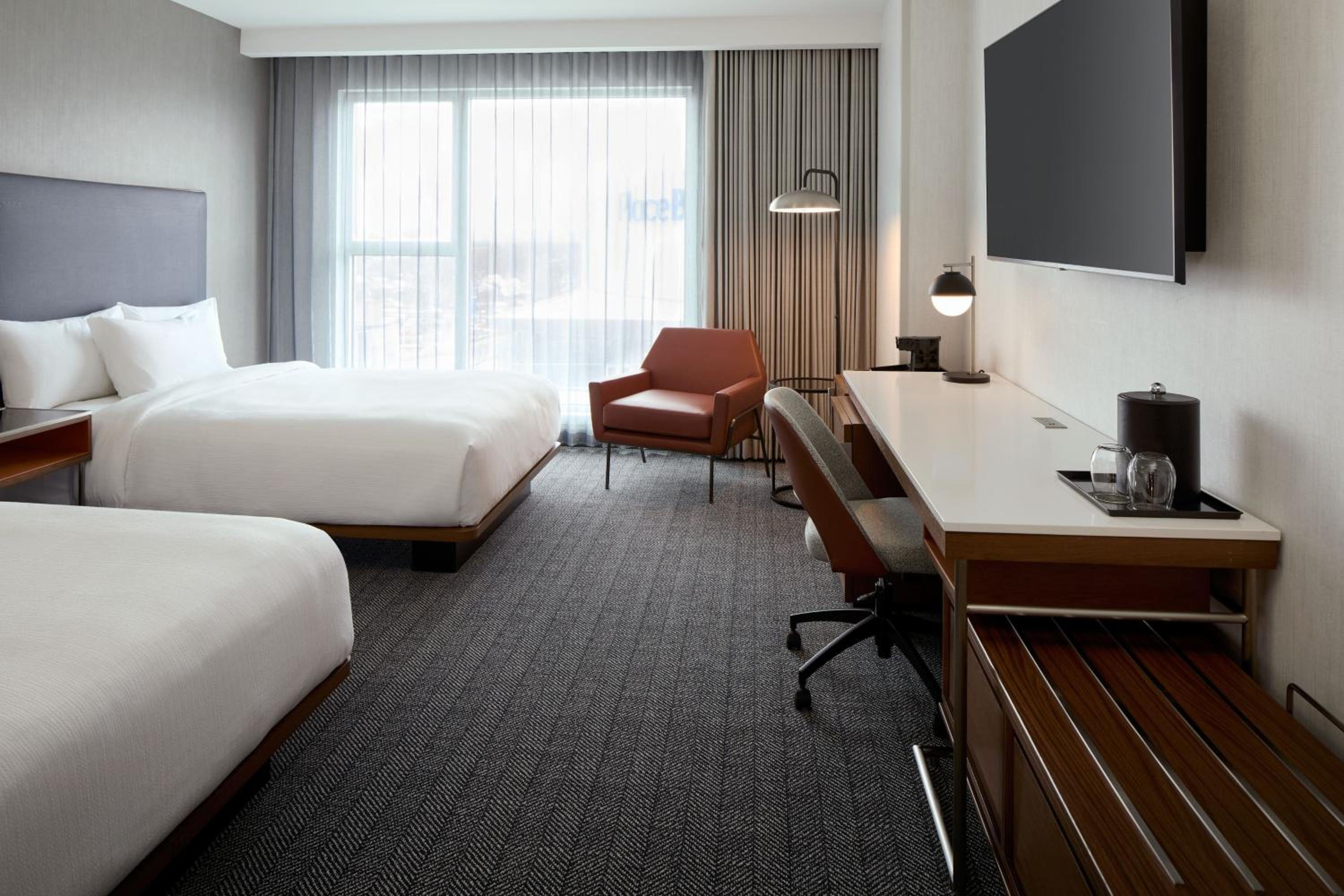 Guest room, 2 Queen(s), City View