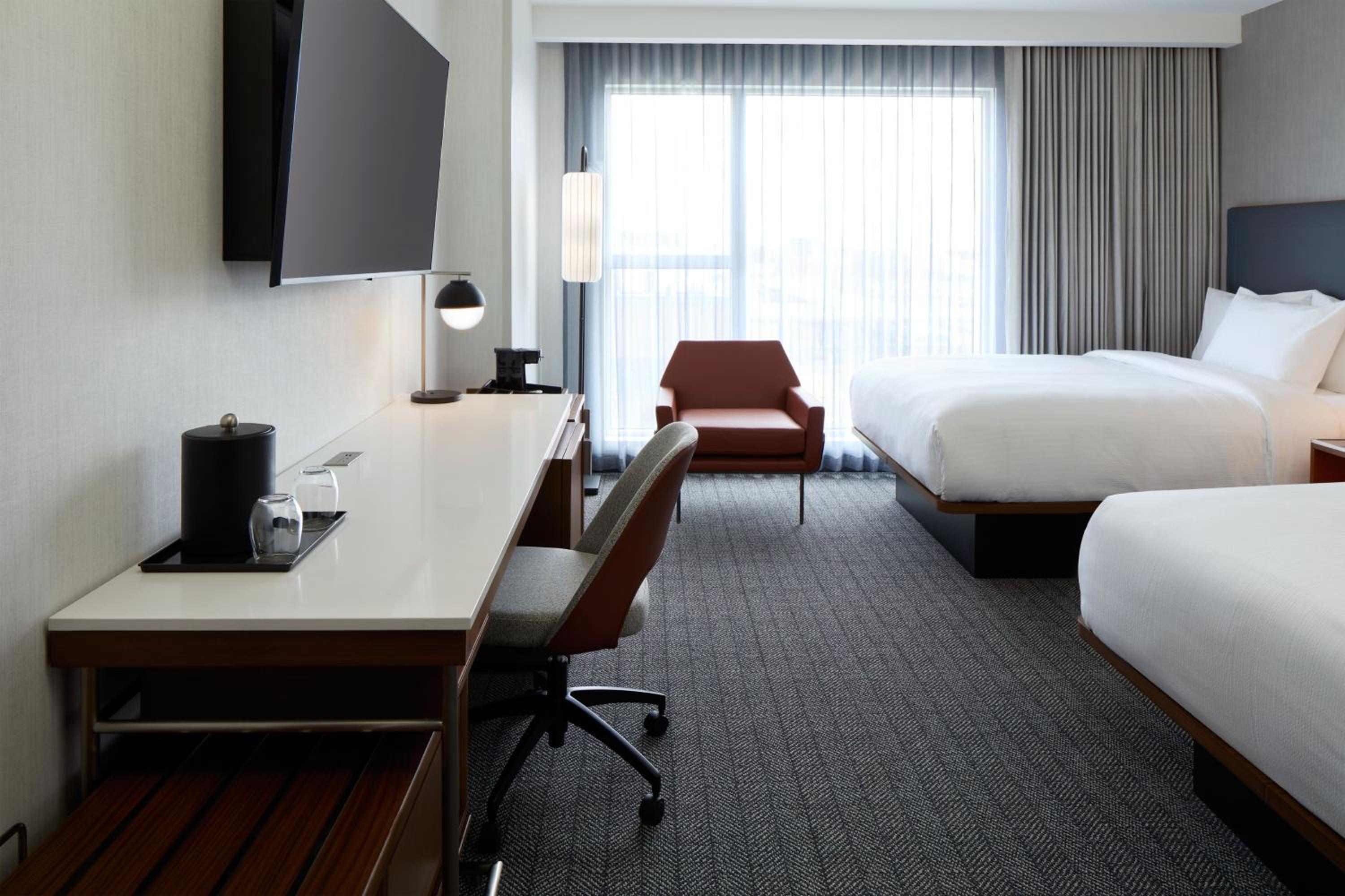 Guest room, 2 Queen(s), City View thumbnail 6
