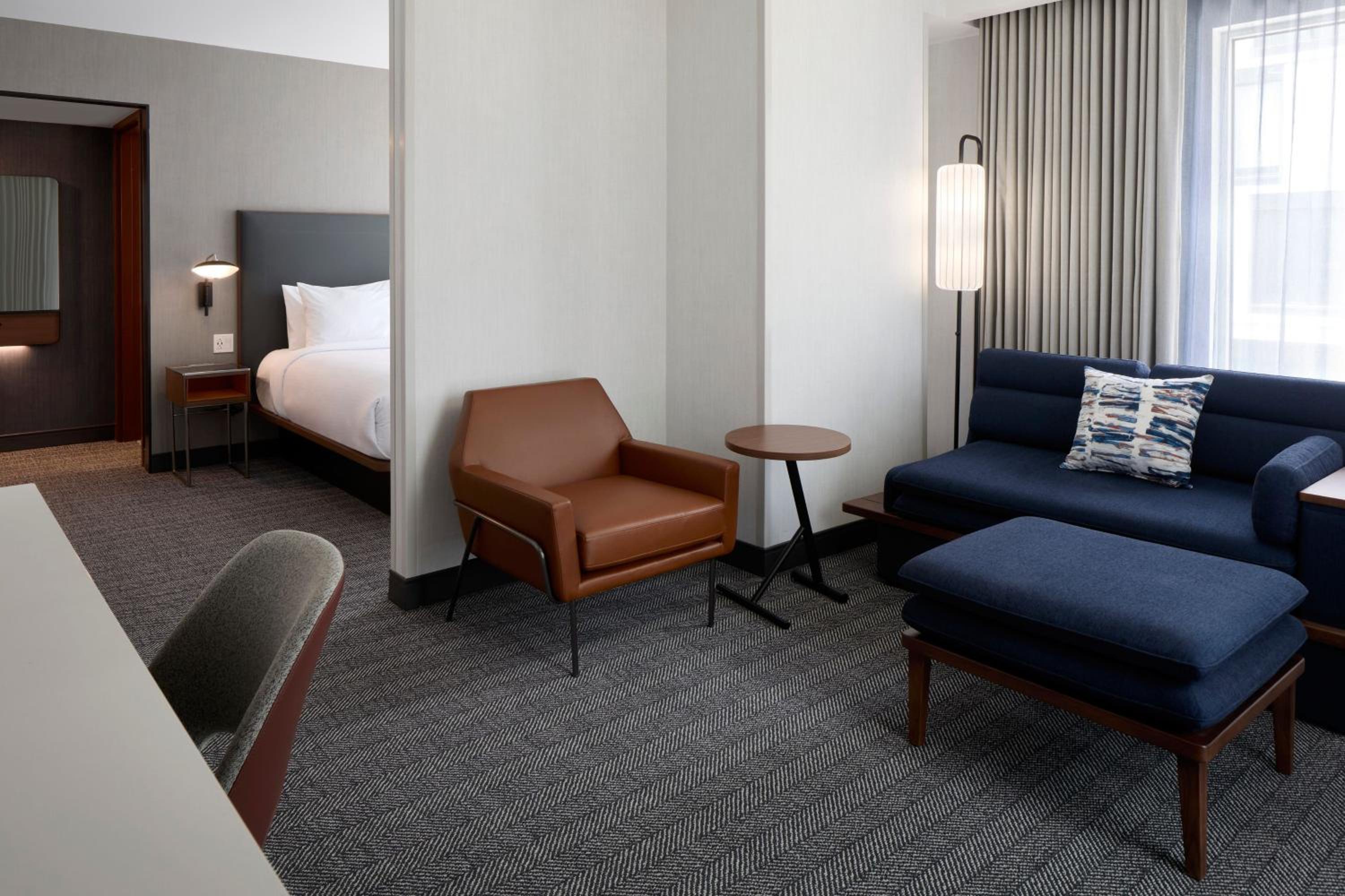 Executive King Room with Sofa Bed and Courtyard View