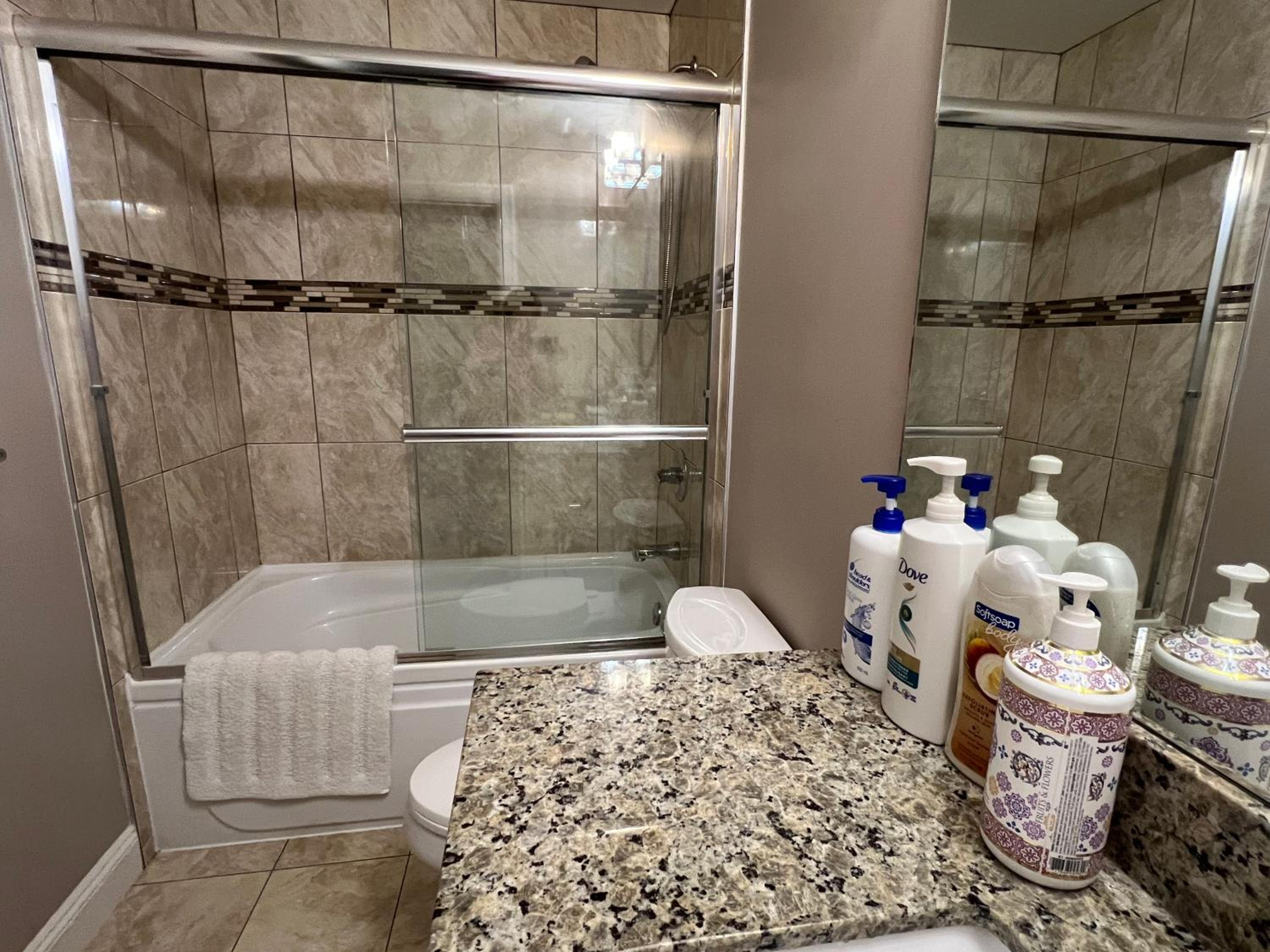 Double Room with Private External Bathroom - Photo 19