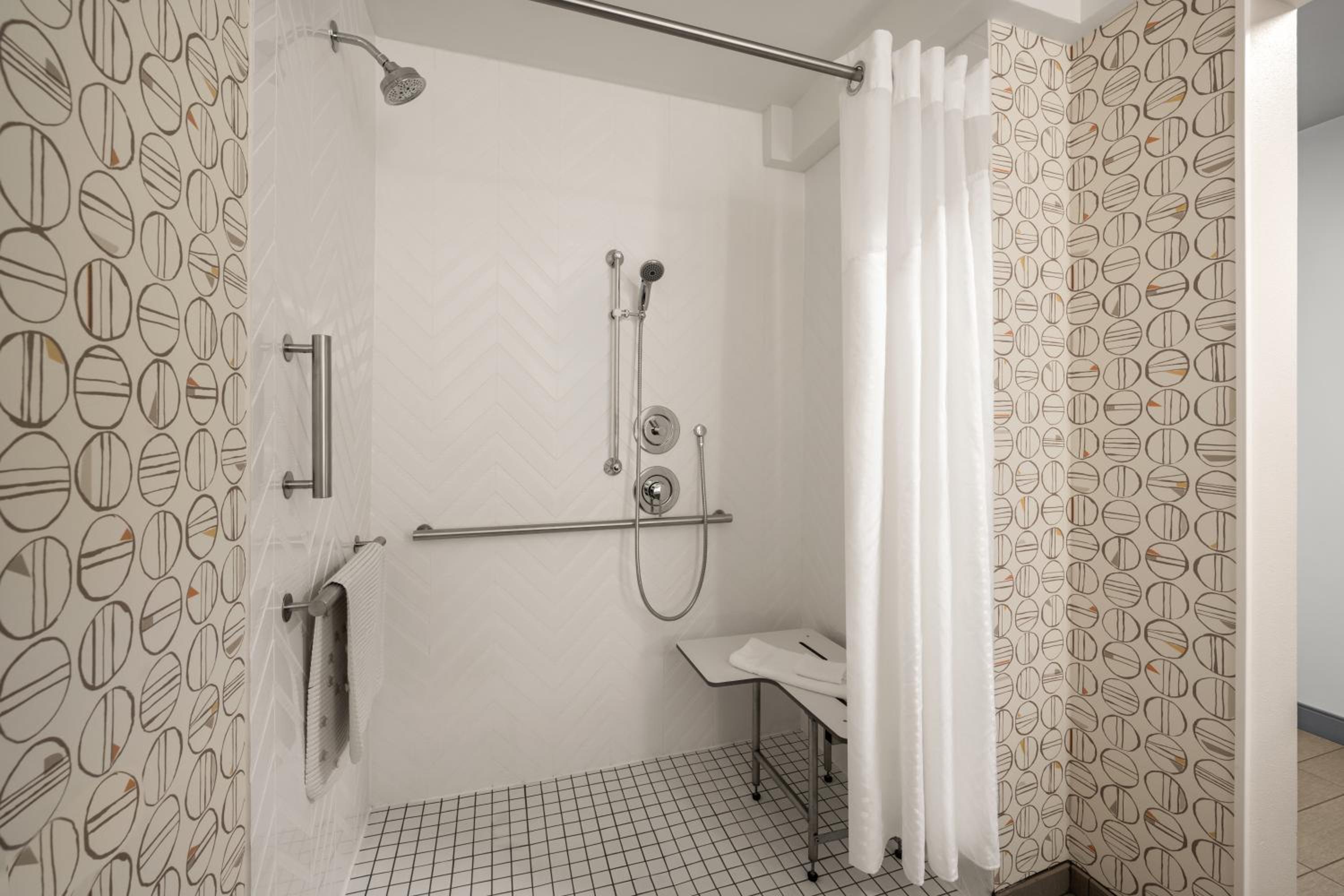Standard Queen Room - Photo 6