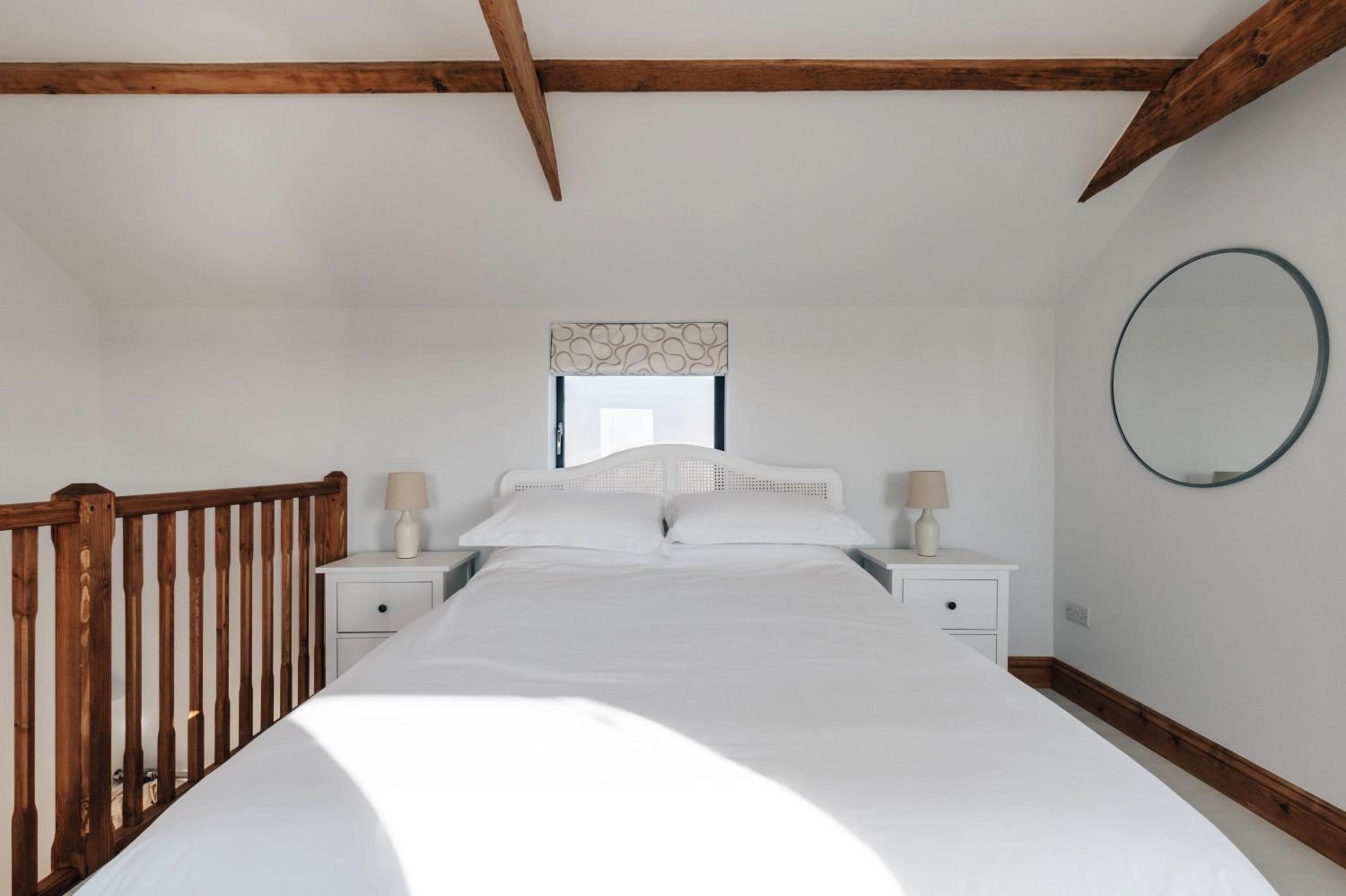 Classic One-Bedroom Apartment with King Bed photo 3