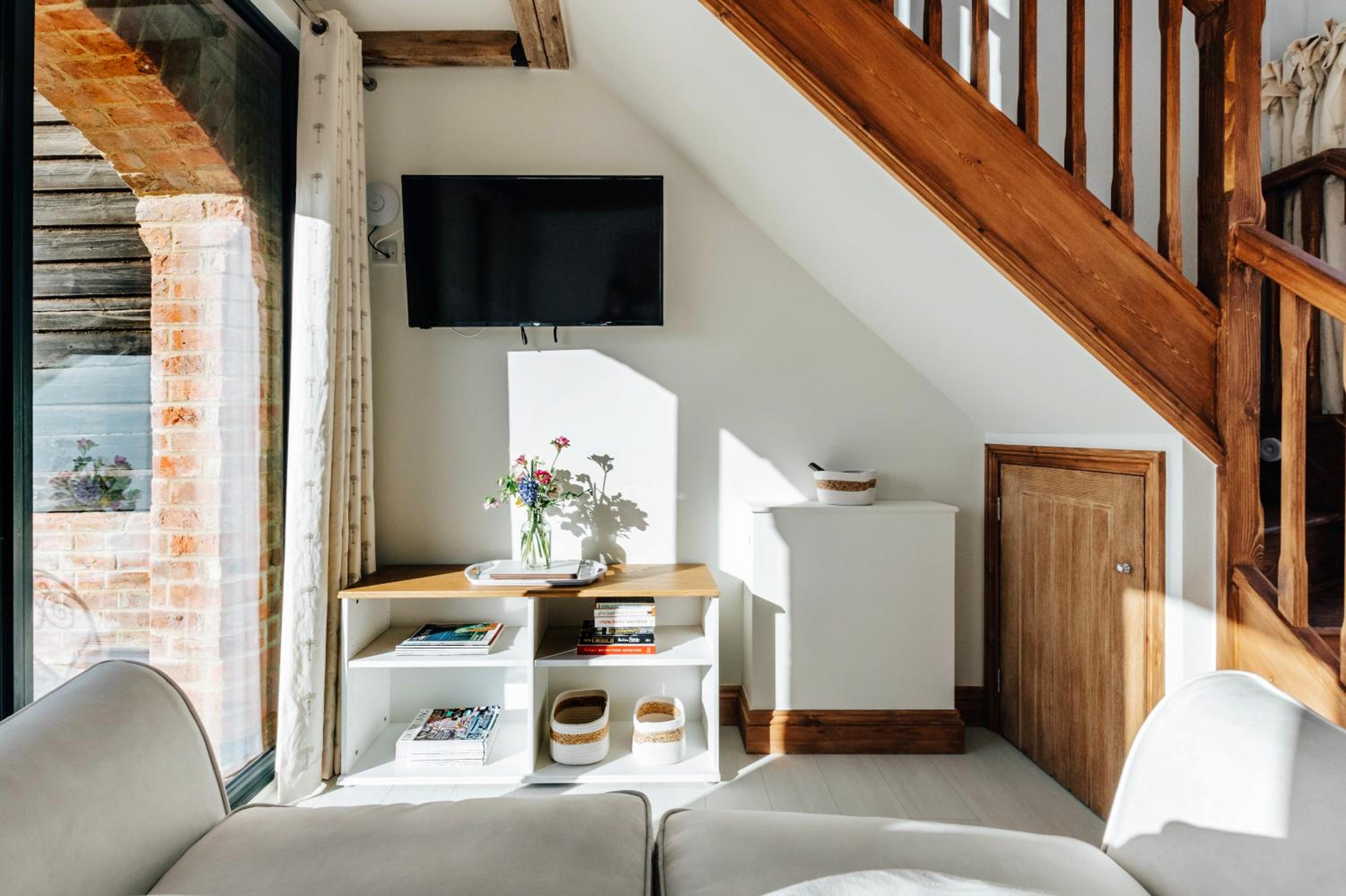 Classic One-Bedroom Apartment with King Bed
