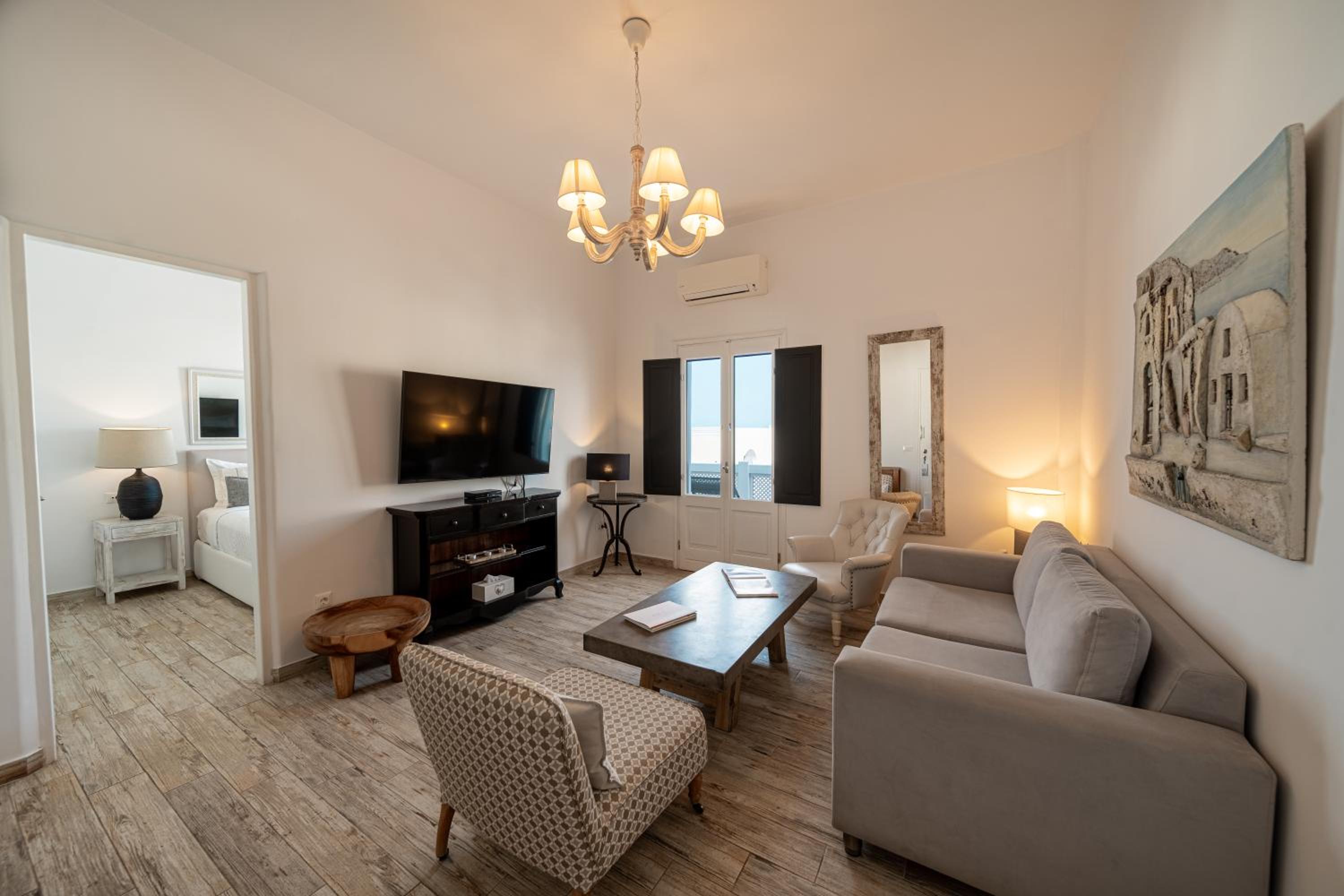 Appartamento con 2 Camere da Letto, Balcone e Vista Mare Laterale 
