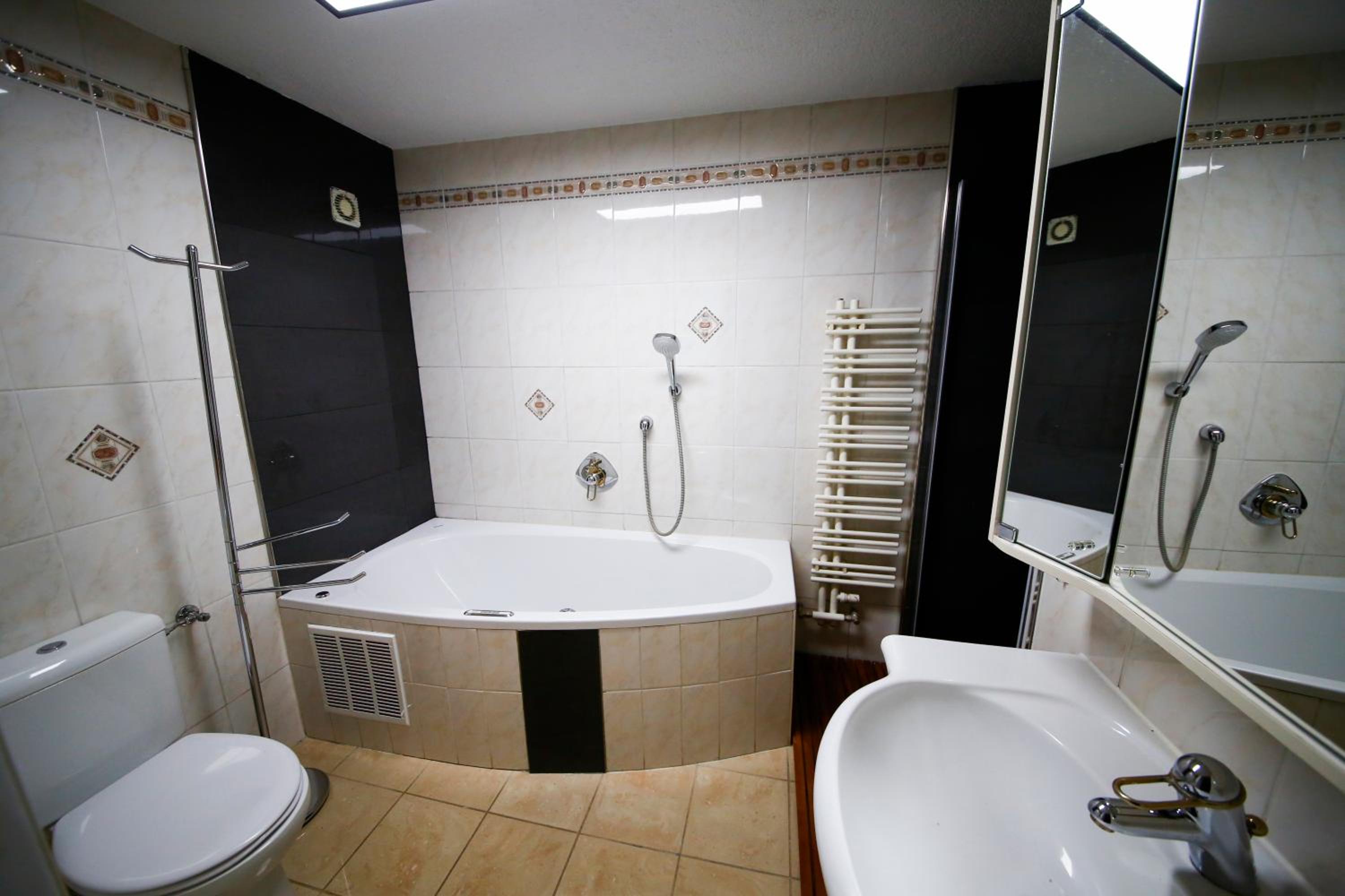 Three-Bedroom Premium Apartment photo 2