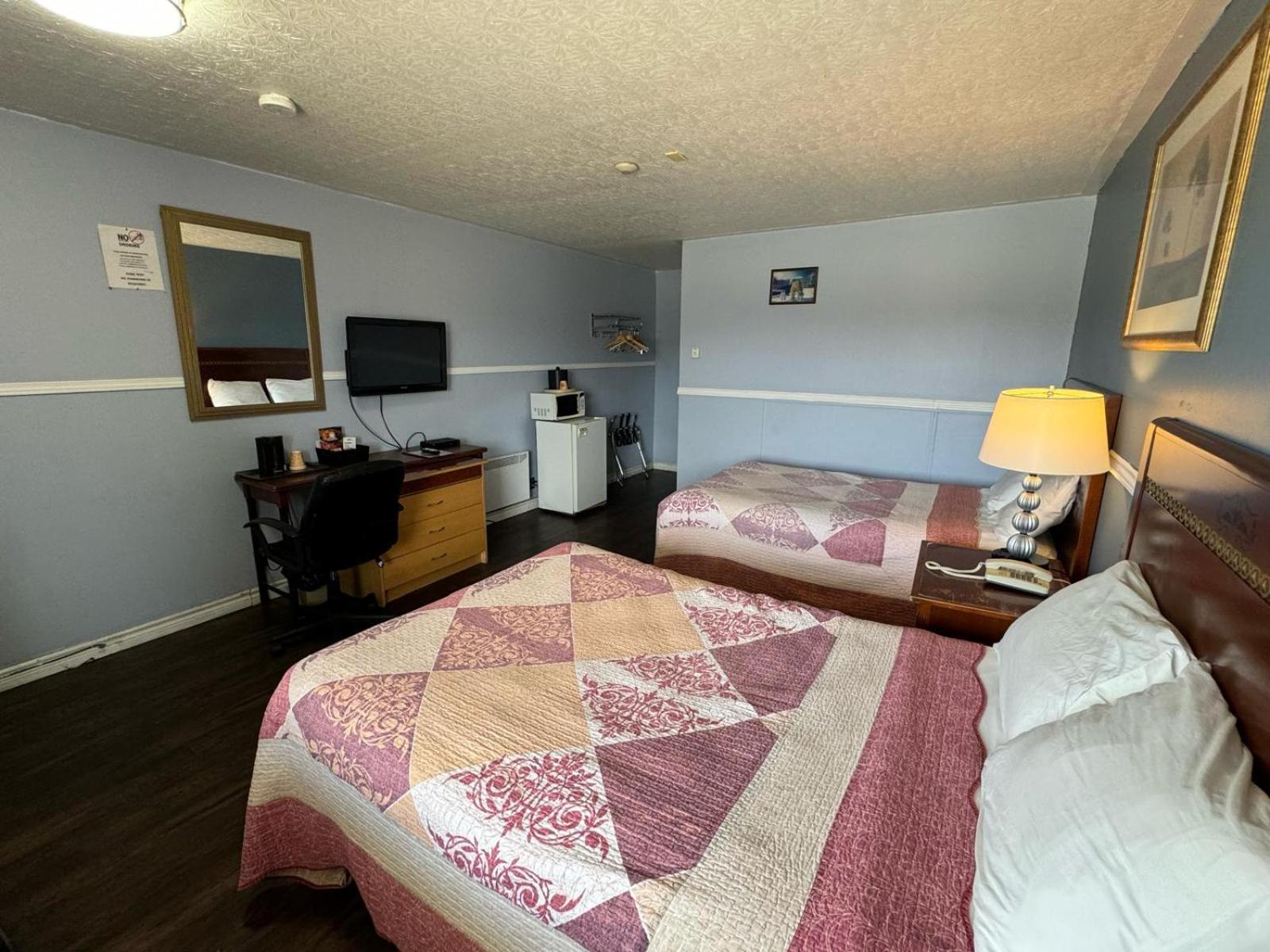 Double Room with Two Double Beds - Pet-Friendly/Non-Smoking - Photo 3