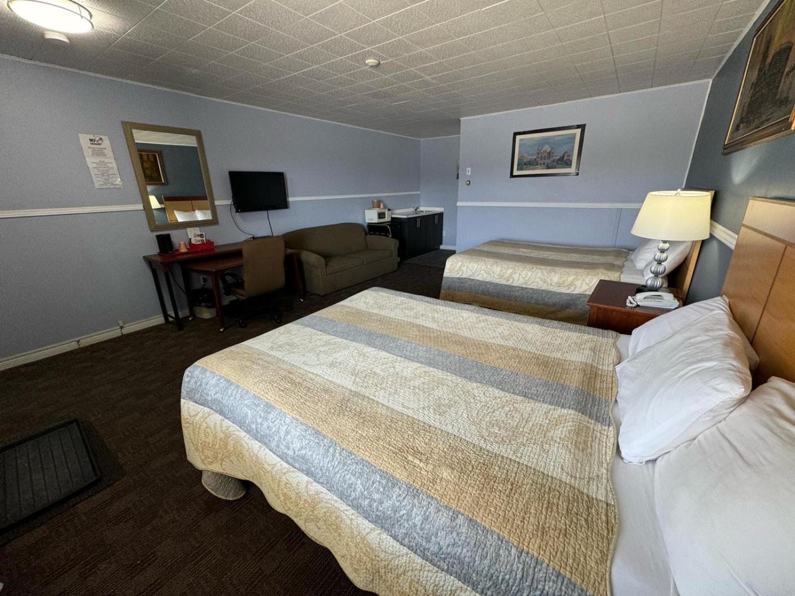 Double Room with Two Double Beds - Pet-Friendly/Non-Smoking - Photo 4