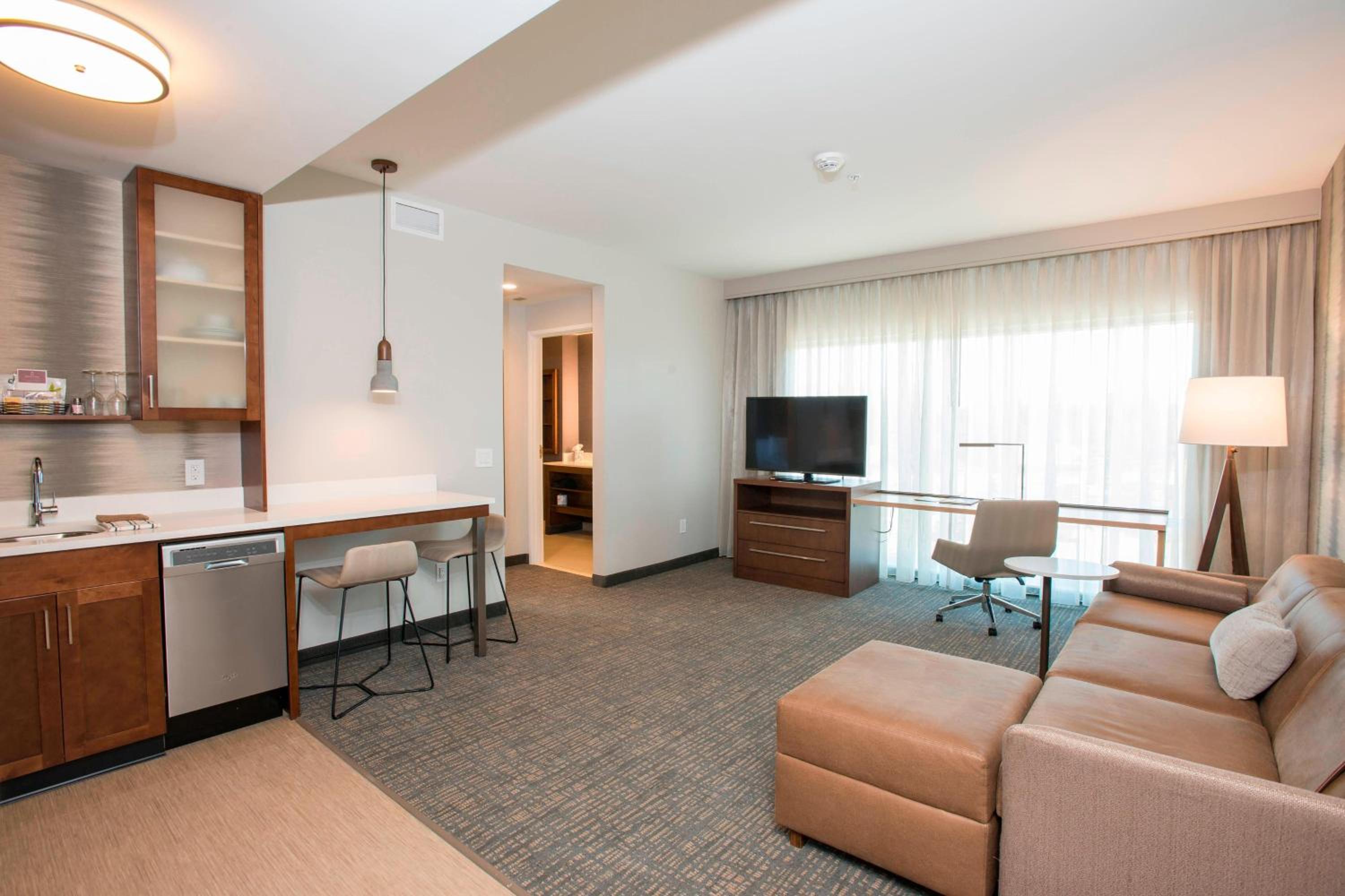 Deluxe King Suite photo 1