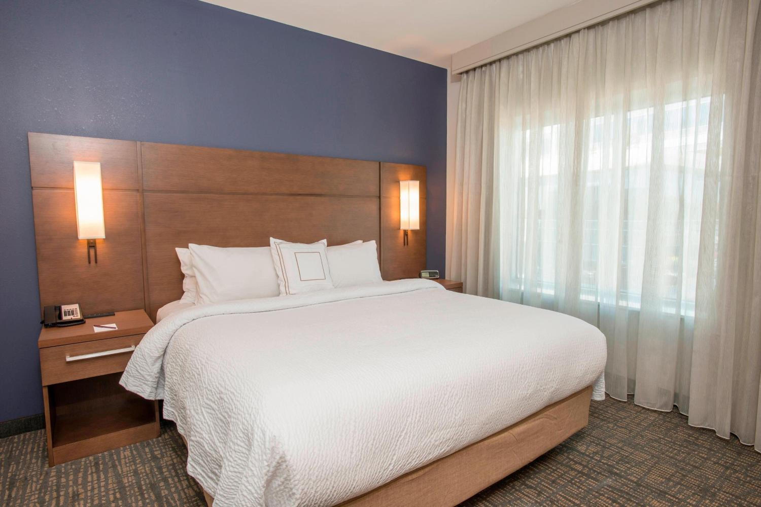 One-Bedroom King Suite with Sofa Bed and Roll-in Shower - Mobility and Hearing Accessible photo 2