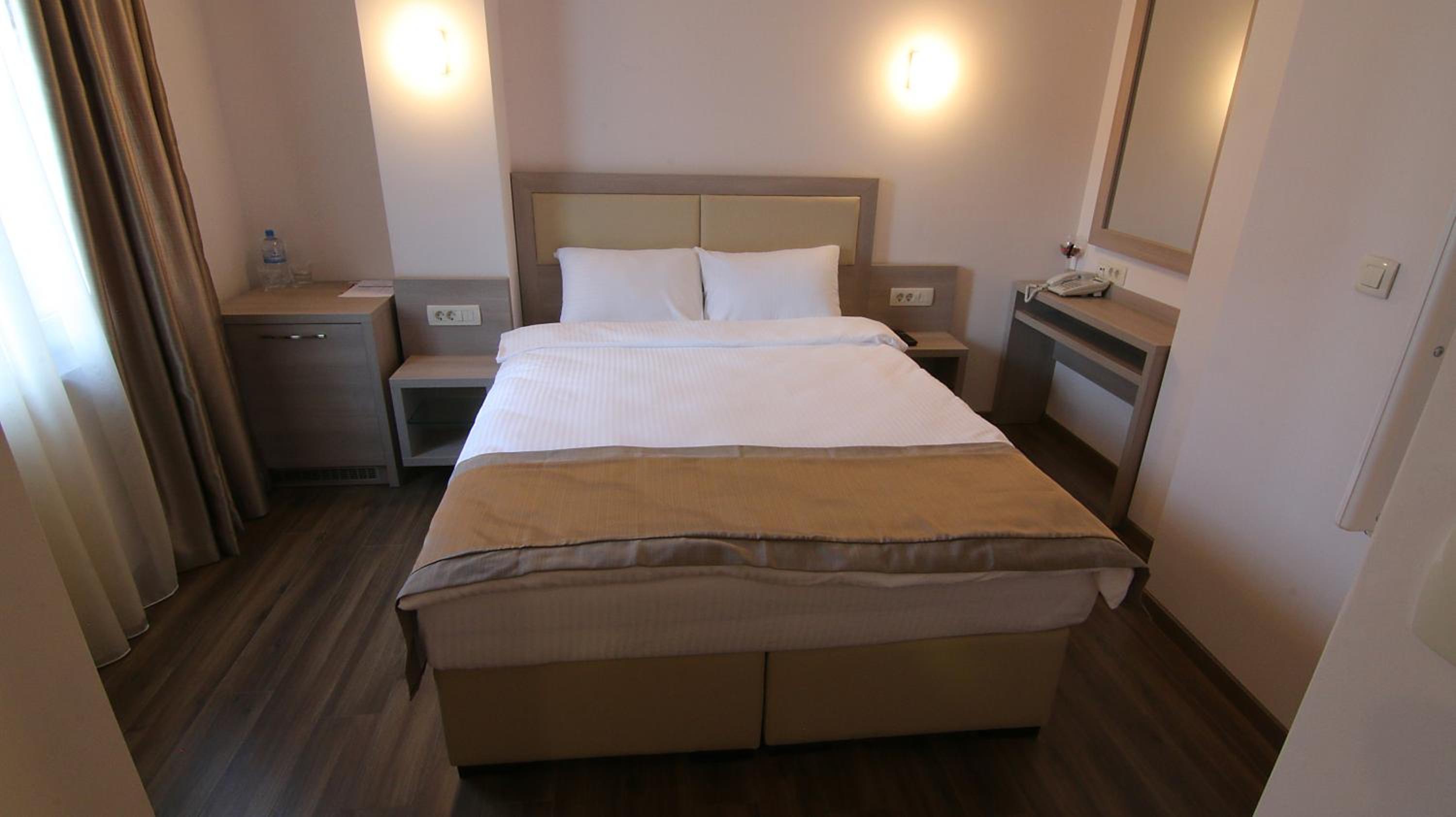 Standard Double Room - Photo 2
