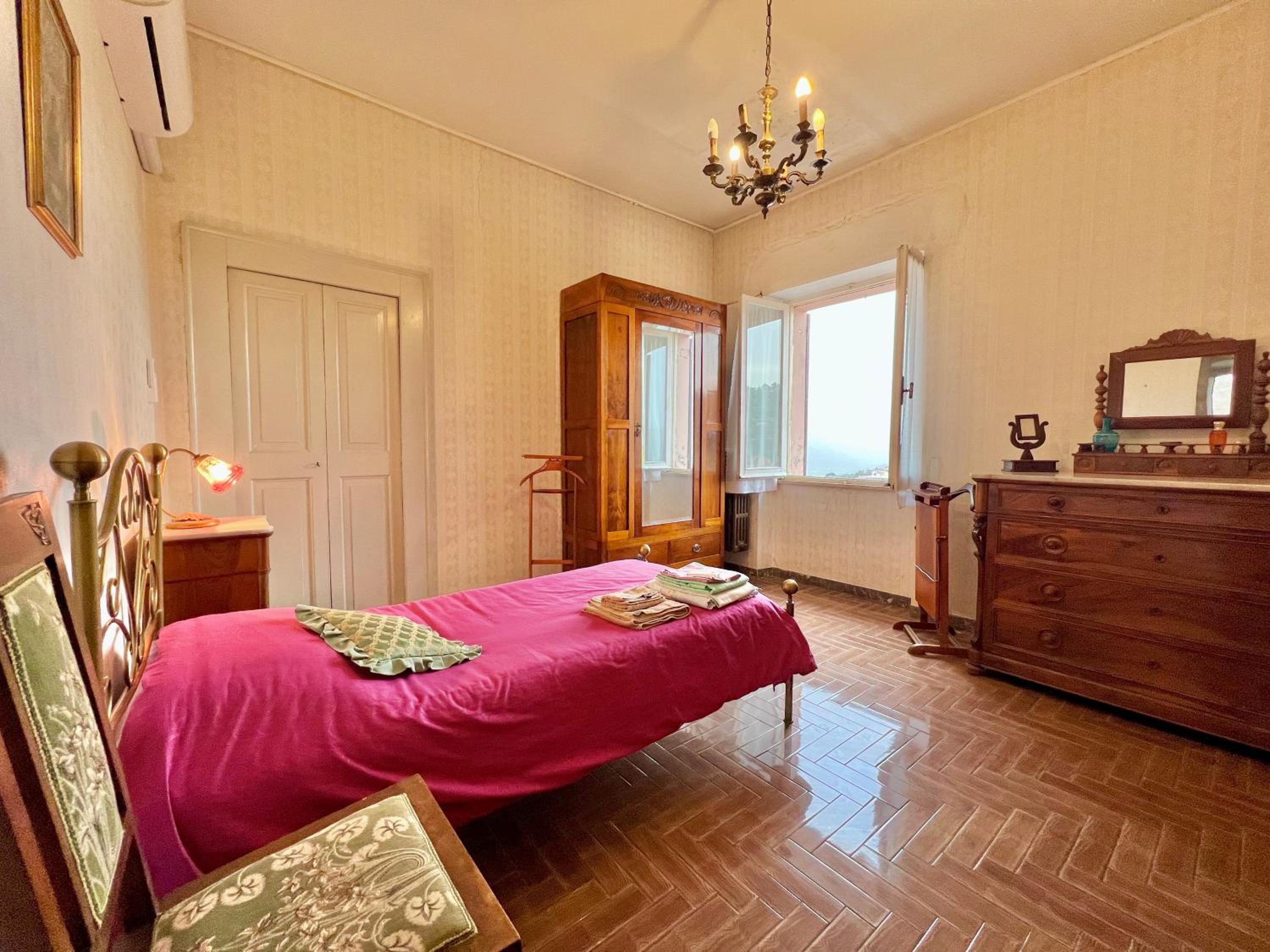 Double or Twin Room with Mountain View