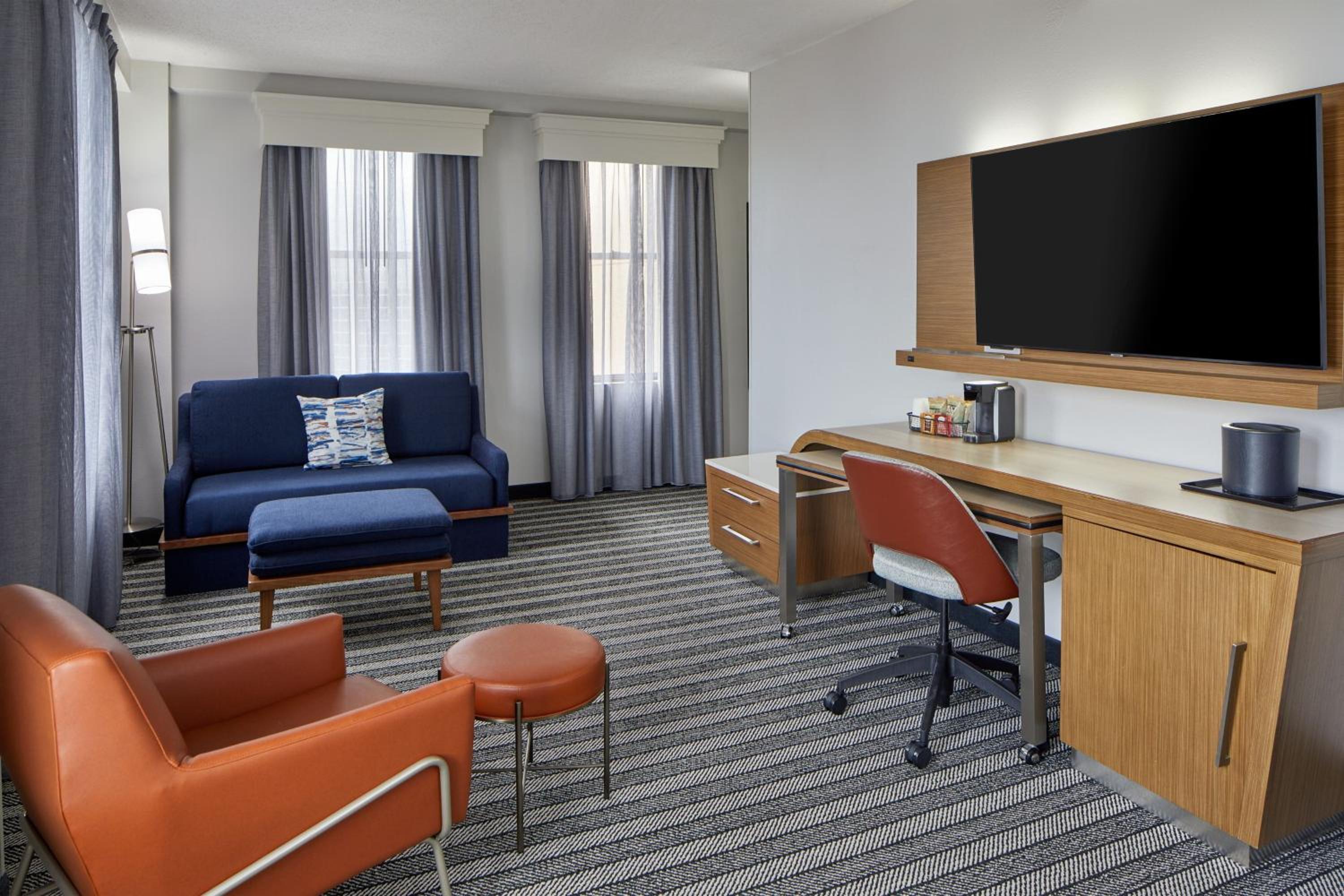 Suite, 1 King, Sofa bed - Photo 7