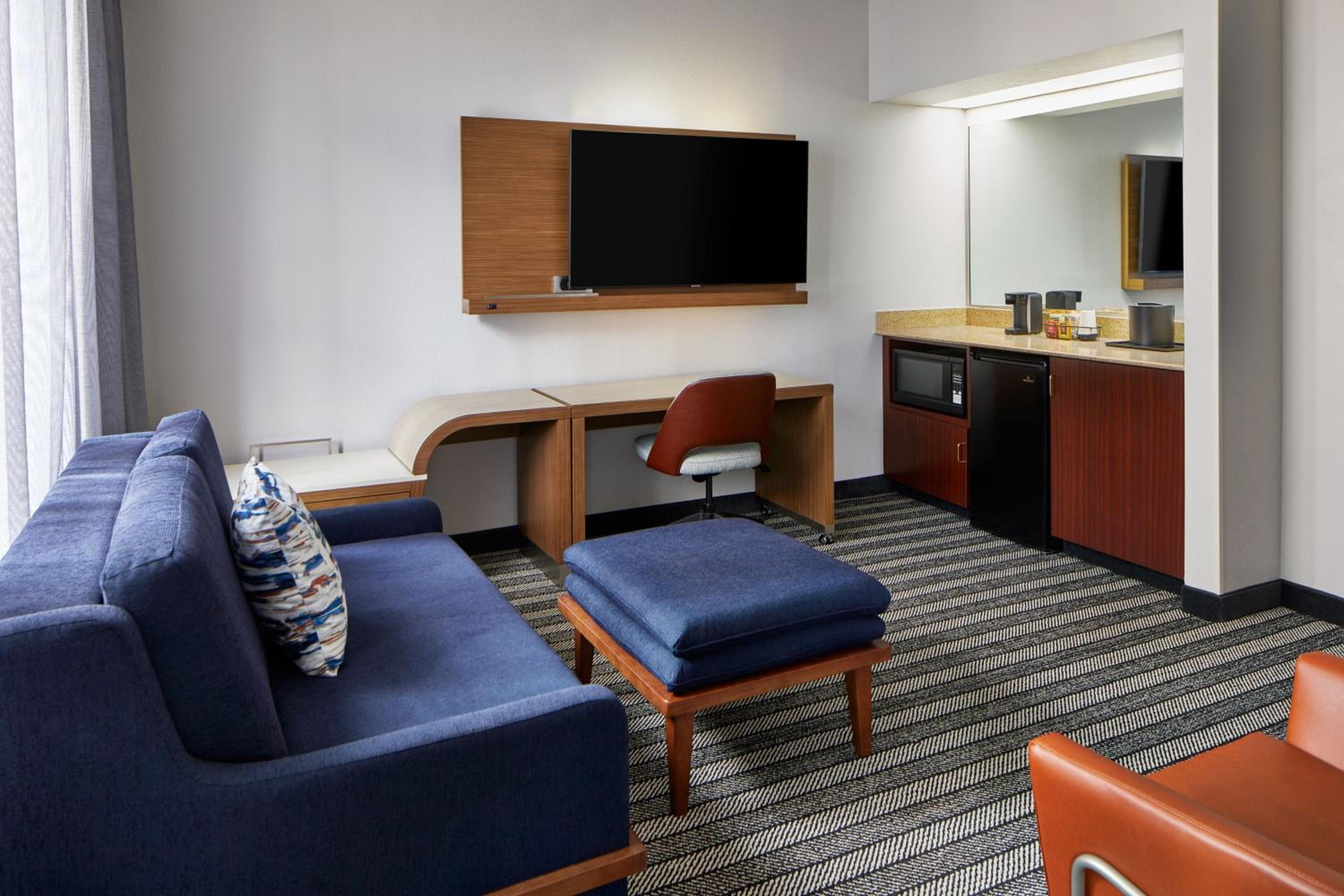 Suite, 1 King, Sofa bed - Photo 6