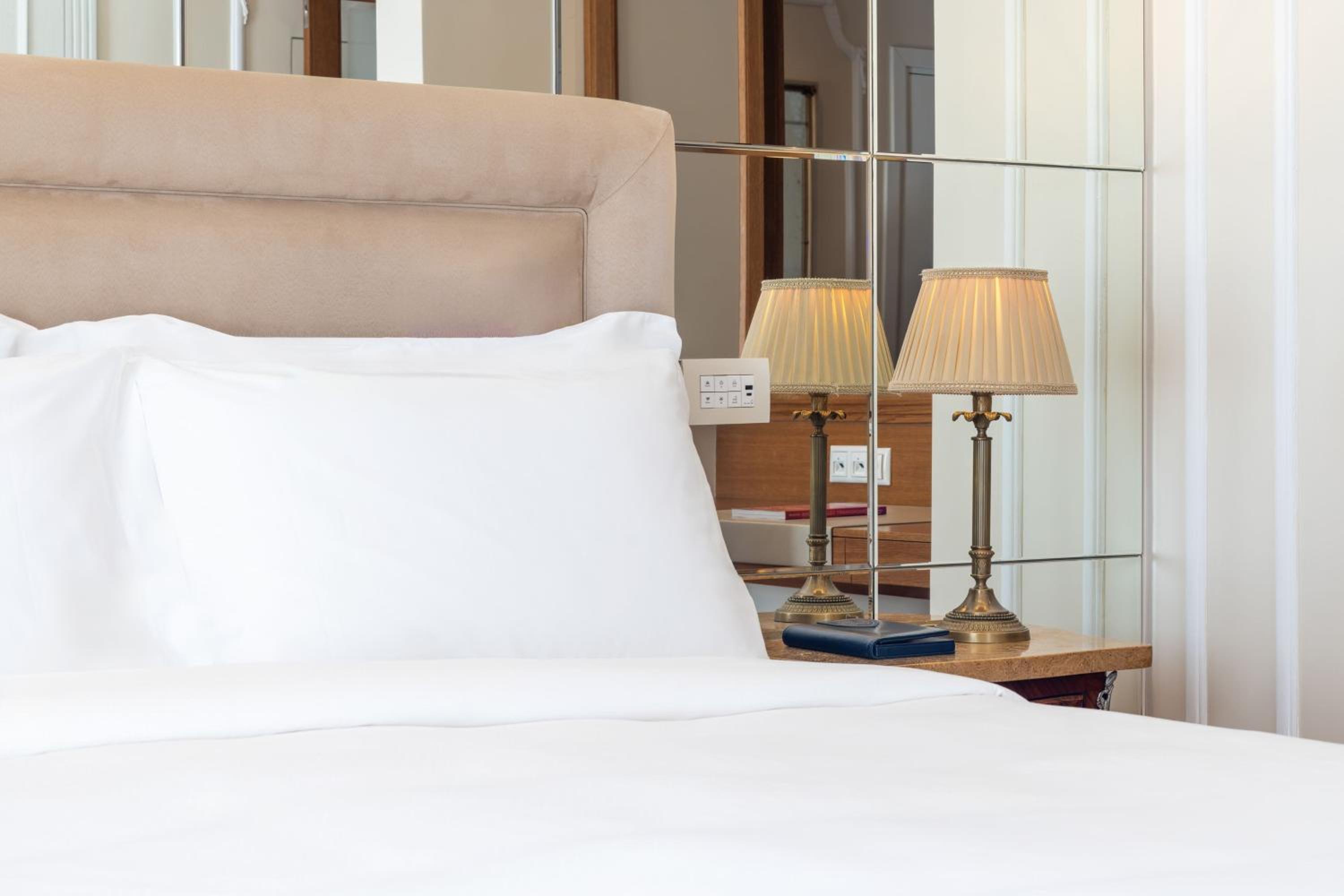 Grand Acropolis Suite 1 Bedroom Suite, 1 King, City view