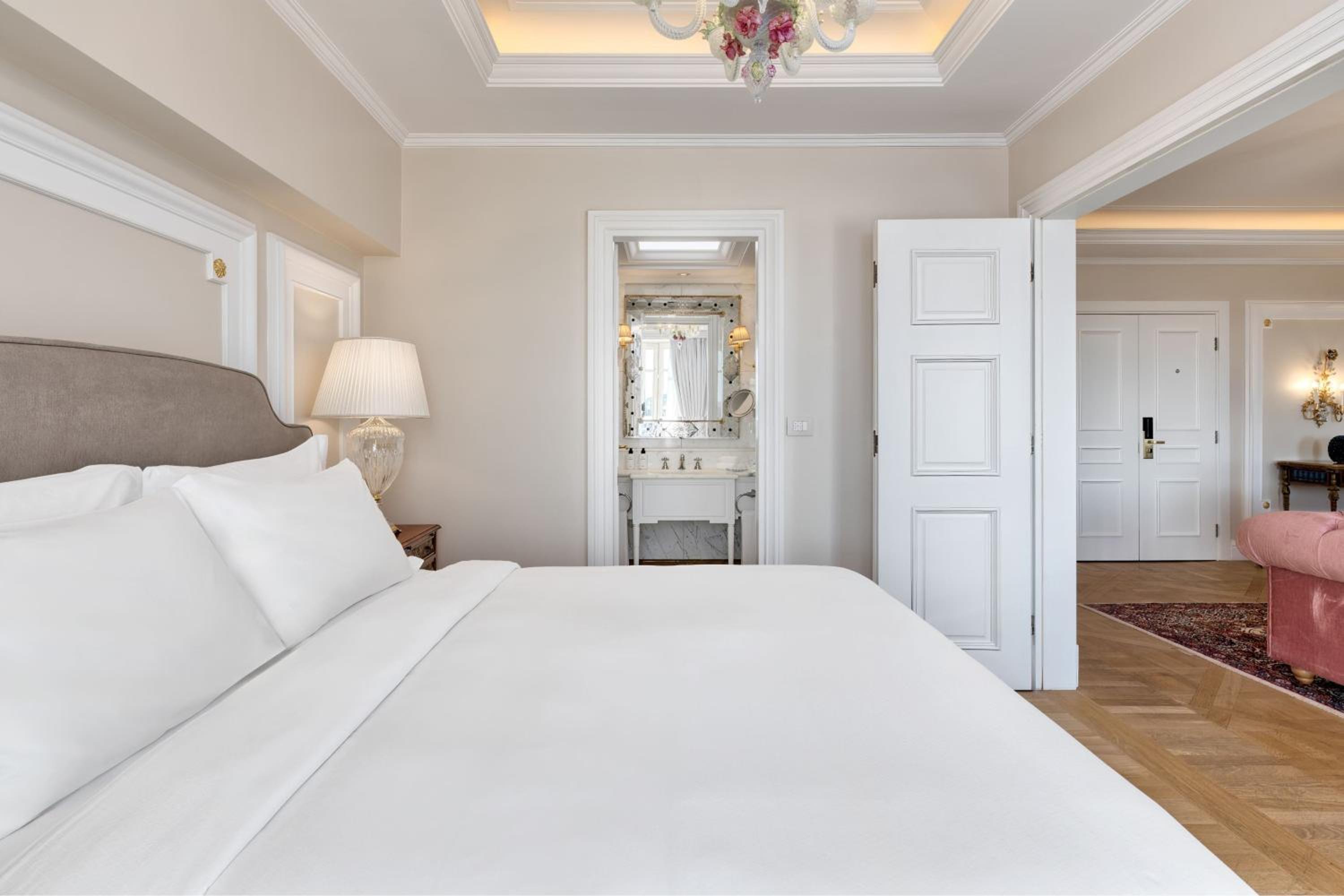 Executive Acropolis Suite 1 Bedroom Suite, 1 King, City view