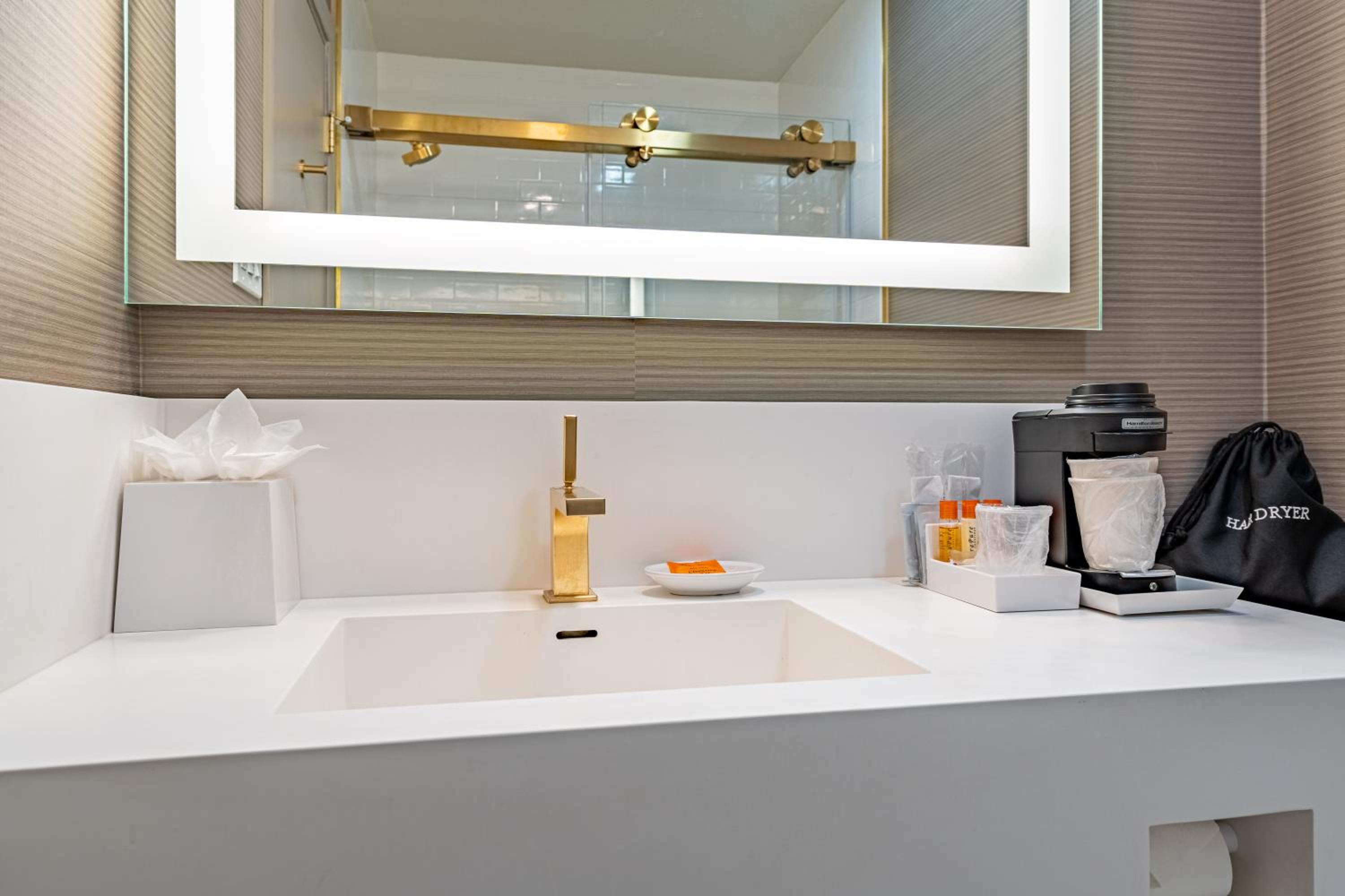 King Suite - Photo 3