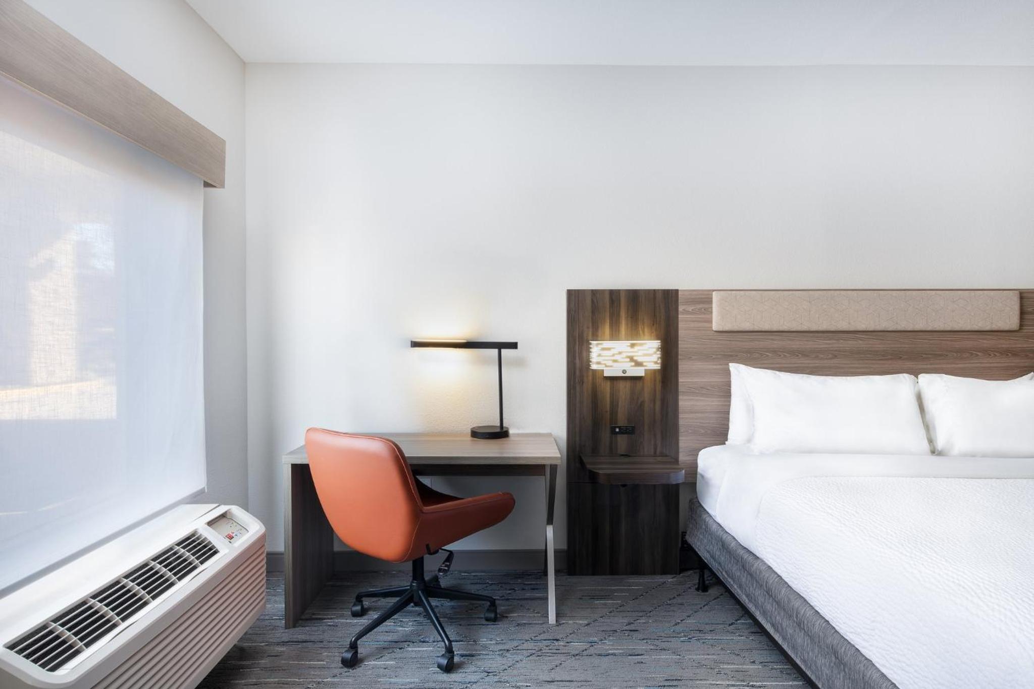 Standard King Room - Photo 4