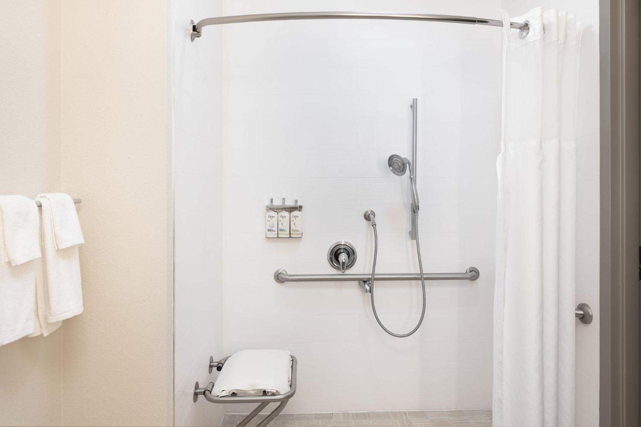 King Room with Roll In Shower - Non-Smoking - Photo 15