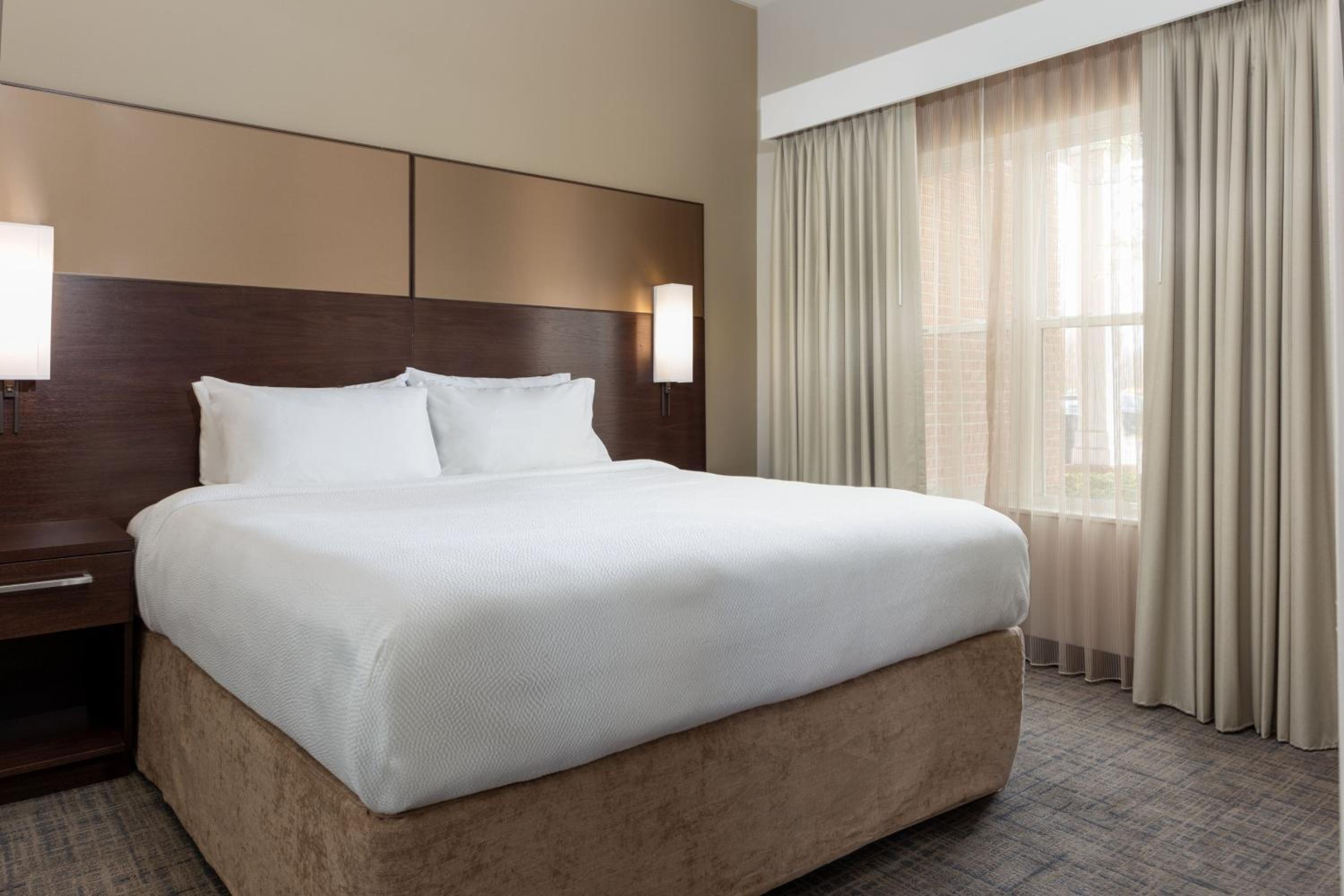 King Suite with Bath Tub and Sofa Bed - Mobility Accessible photo 1